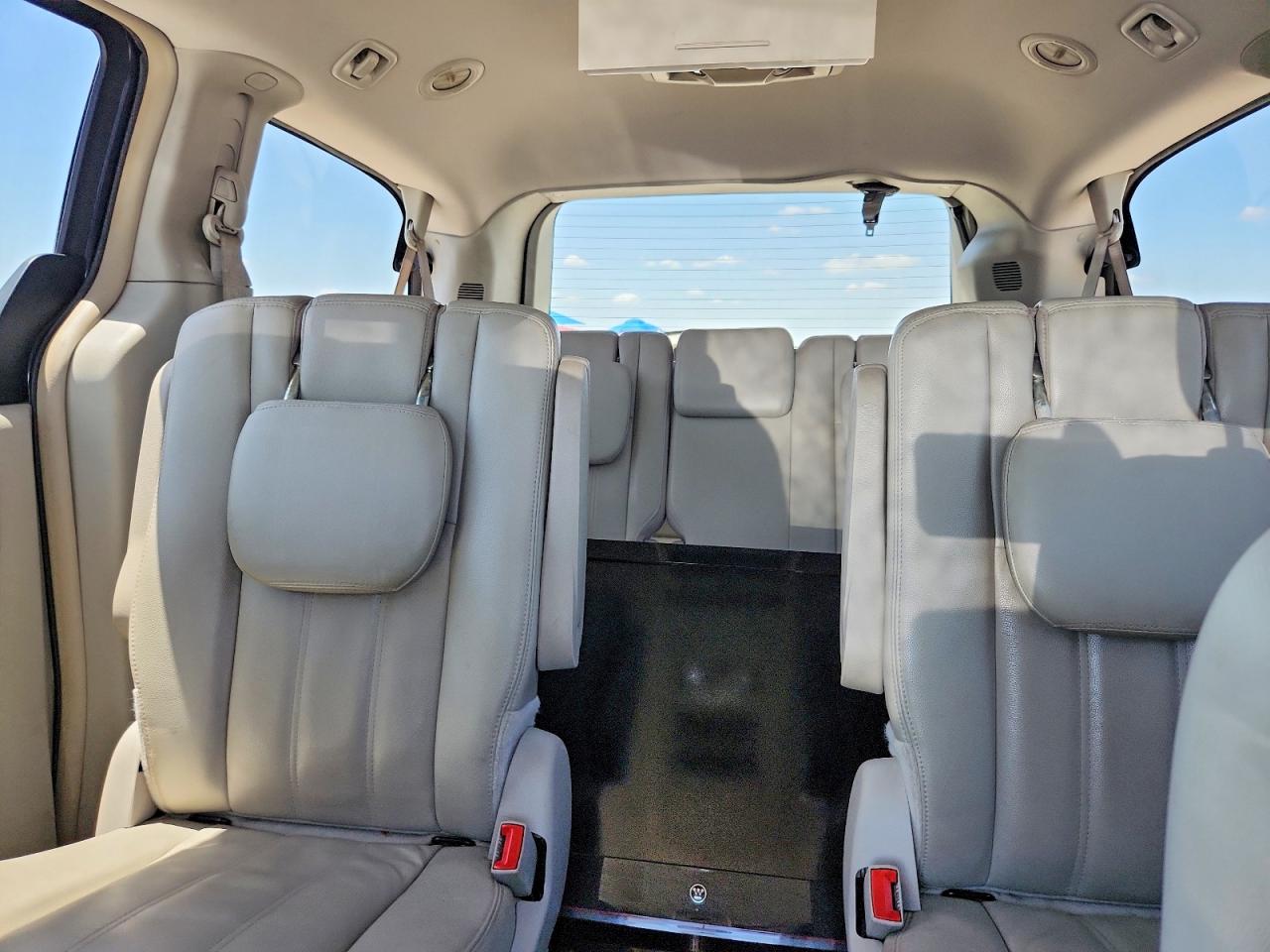 2013 Chrysler Town & Country Touring Черный vin: 2C4RC1BG4DR594408