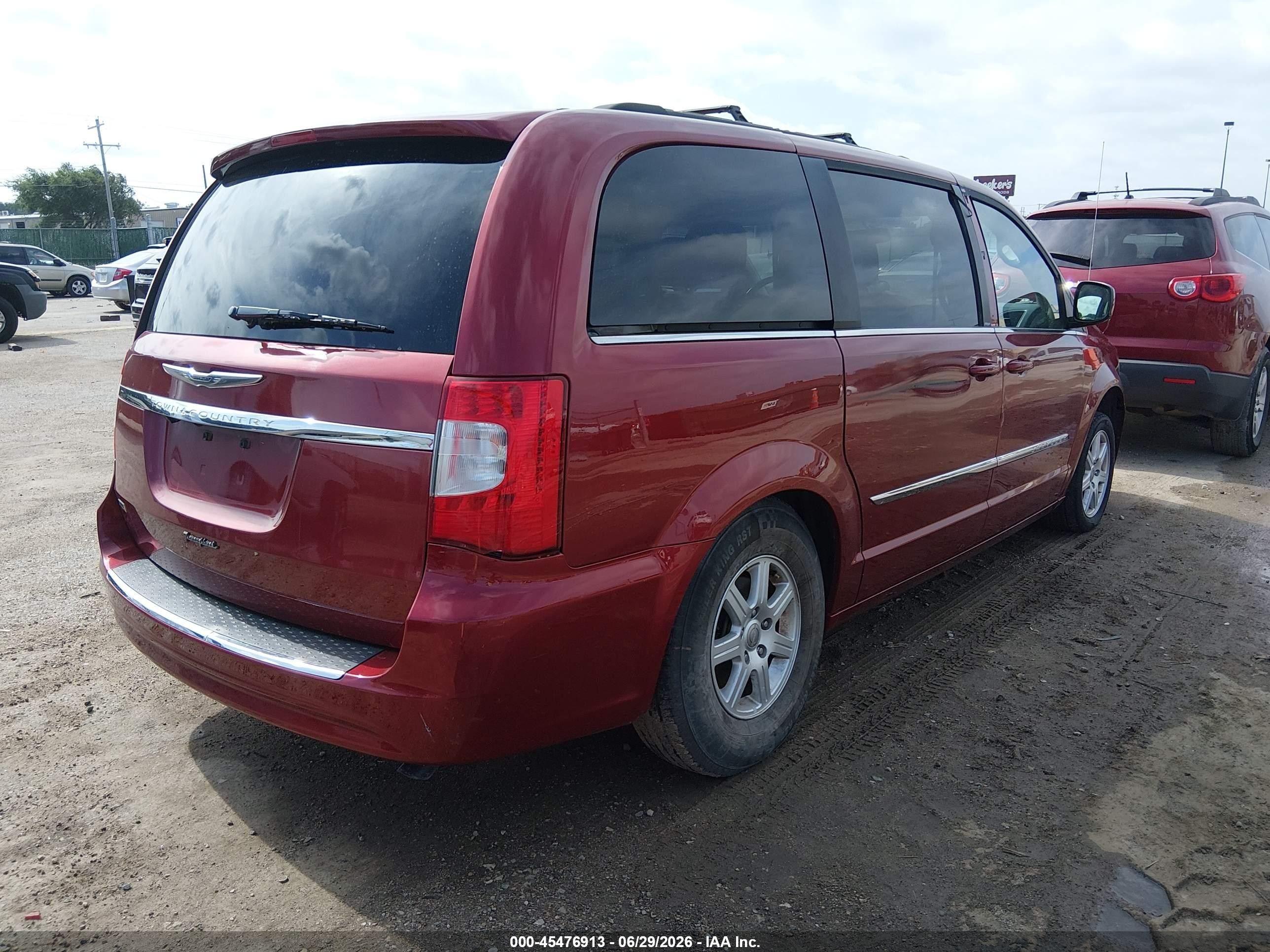 2013 Chrysler Town & Country Touring Red vin: 2C4RC1BG4DR657491