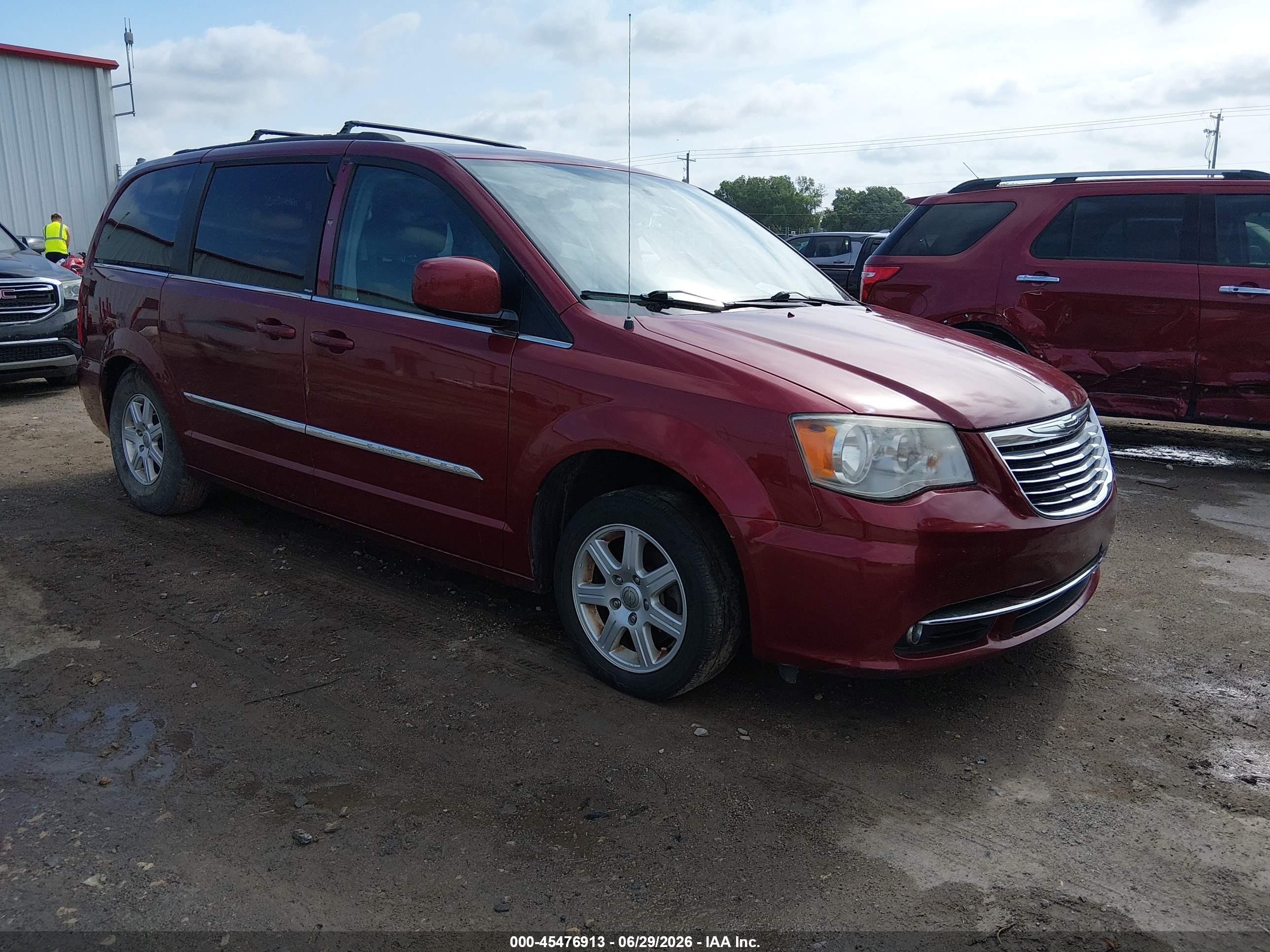 2013 Chrysler Town & Country Touring Red vin: 2C4RC1BG4DR657491