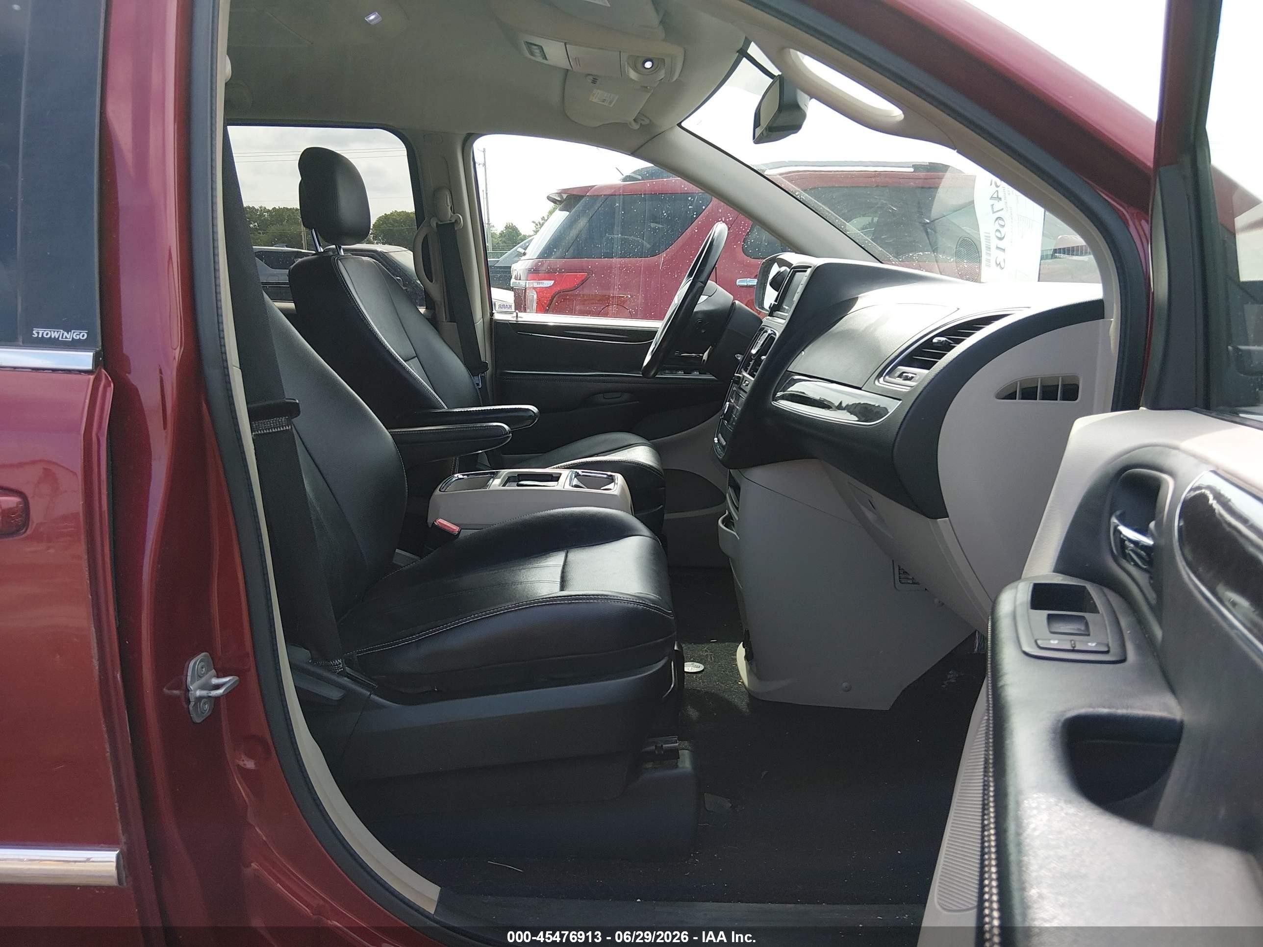 2013 Chrysler Town & Country Touring Red vin: 2C4RC1BG4DR657491