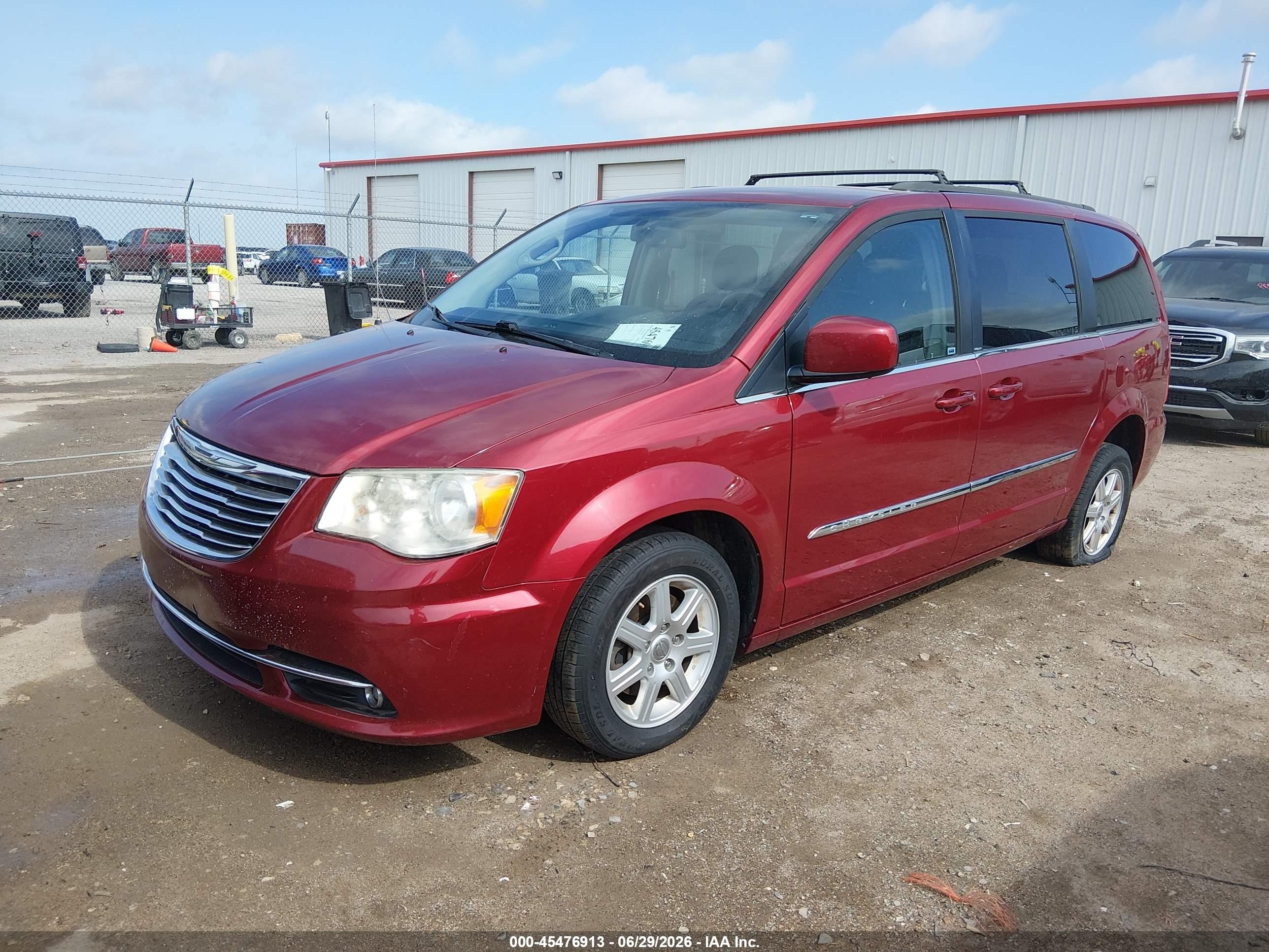 2013 Chrysler Town & Country Touring Red vin: 2C4RC1BG4DR657491