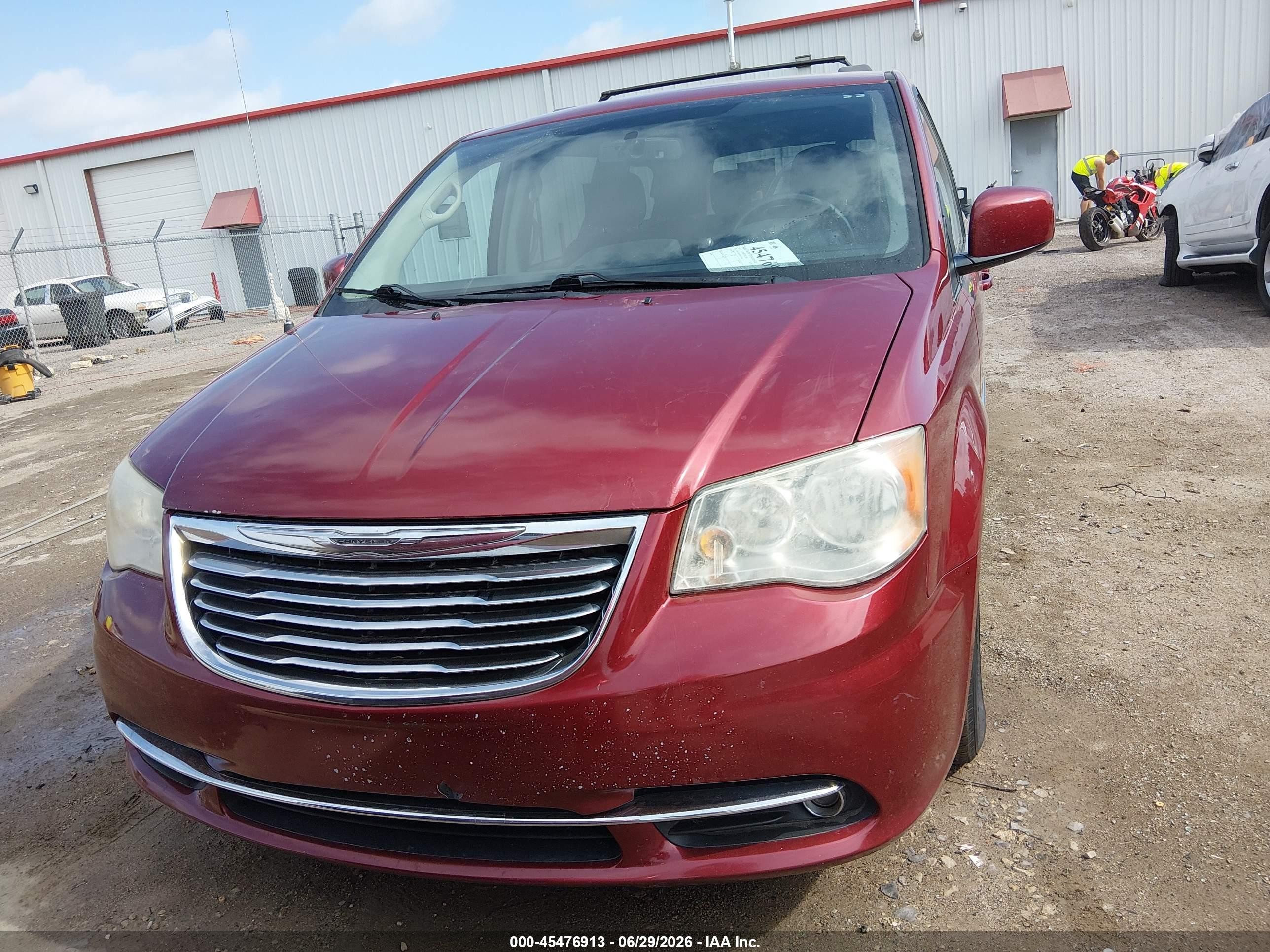 2013 Chrysler Town & Country Touring Red vin: 2C4RC1BG4DR657491