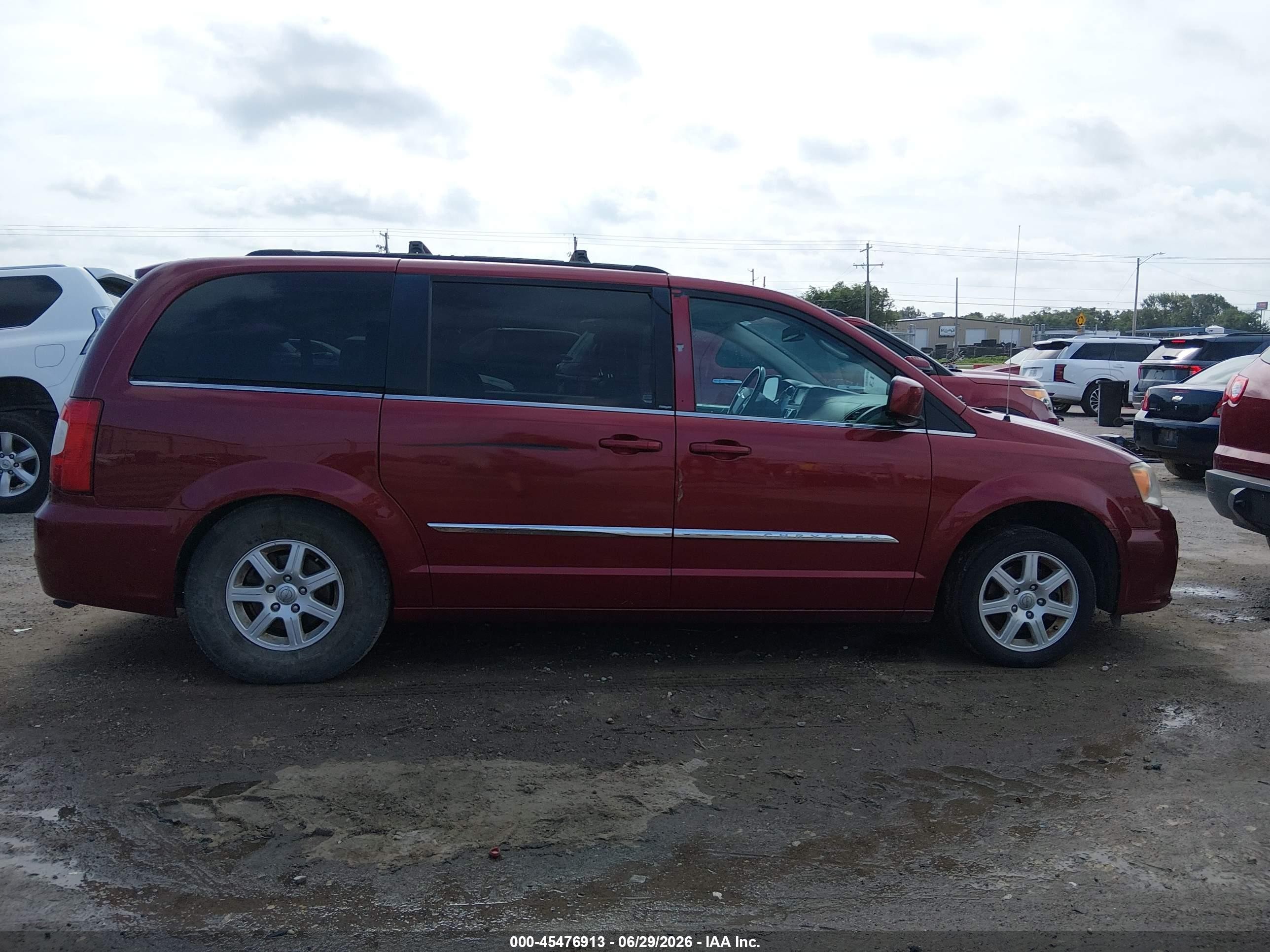 2013 Chrysler Town & Country Touring Red vin: 2C4RC1BG4DR657491