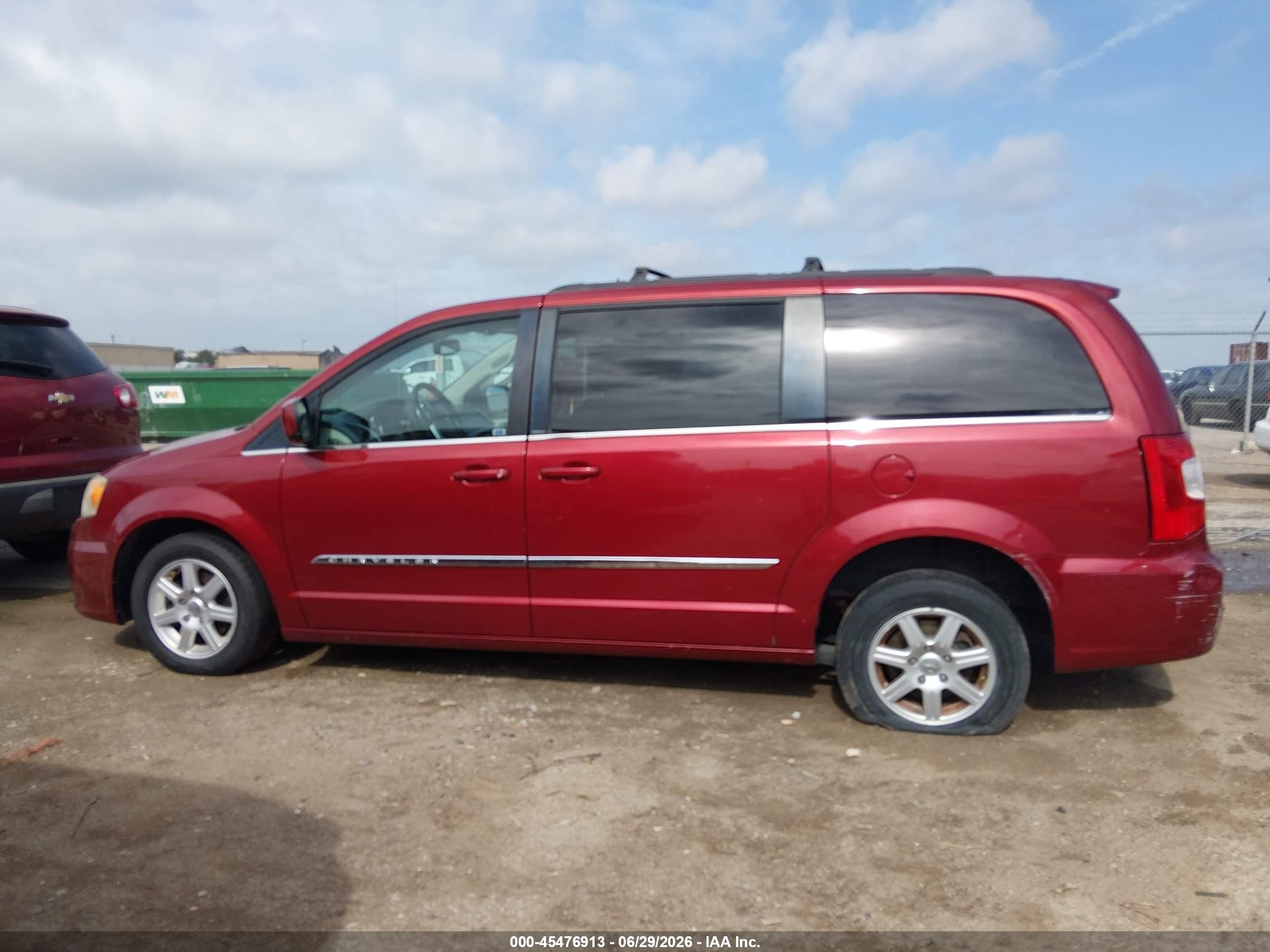 2013 Chrysler Town & Country Touring Red vin: 2C4RC1BG4DR657491