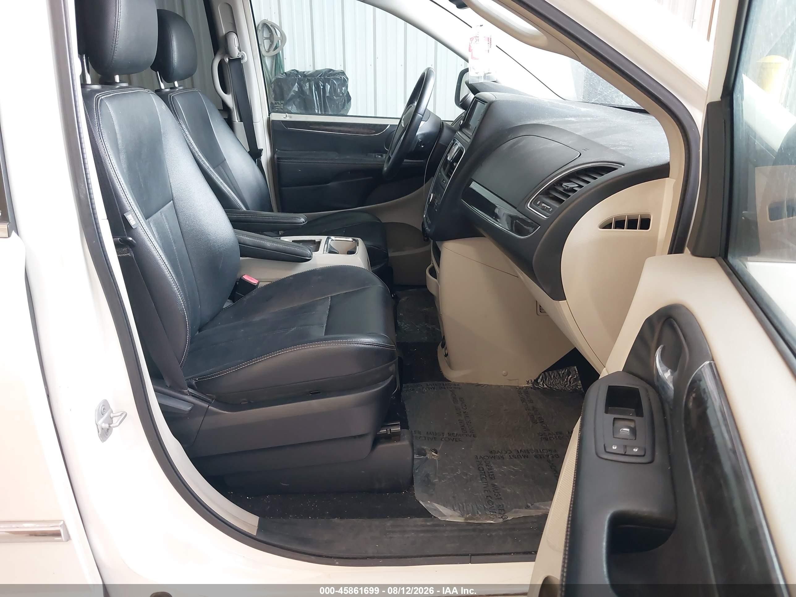 2013 Chrysler Town & Country Touring White vin: 2C4RC1BG4DR684139