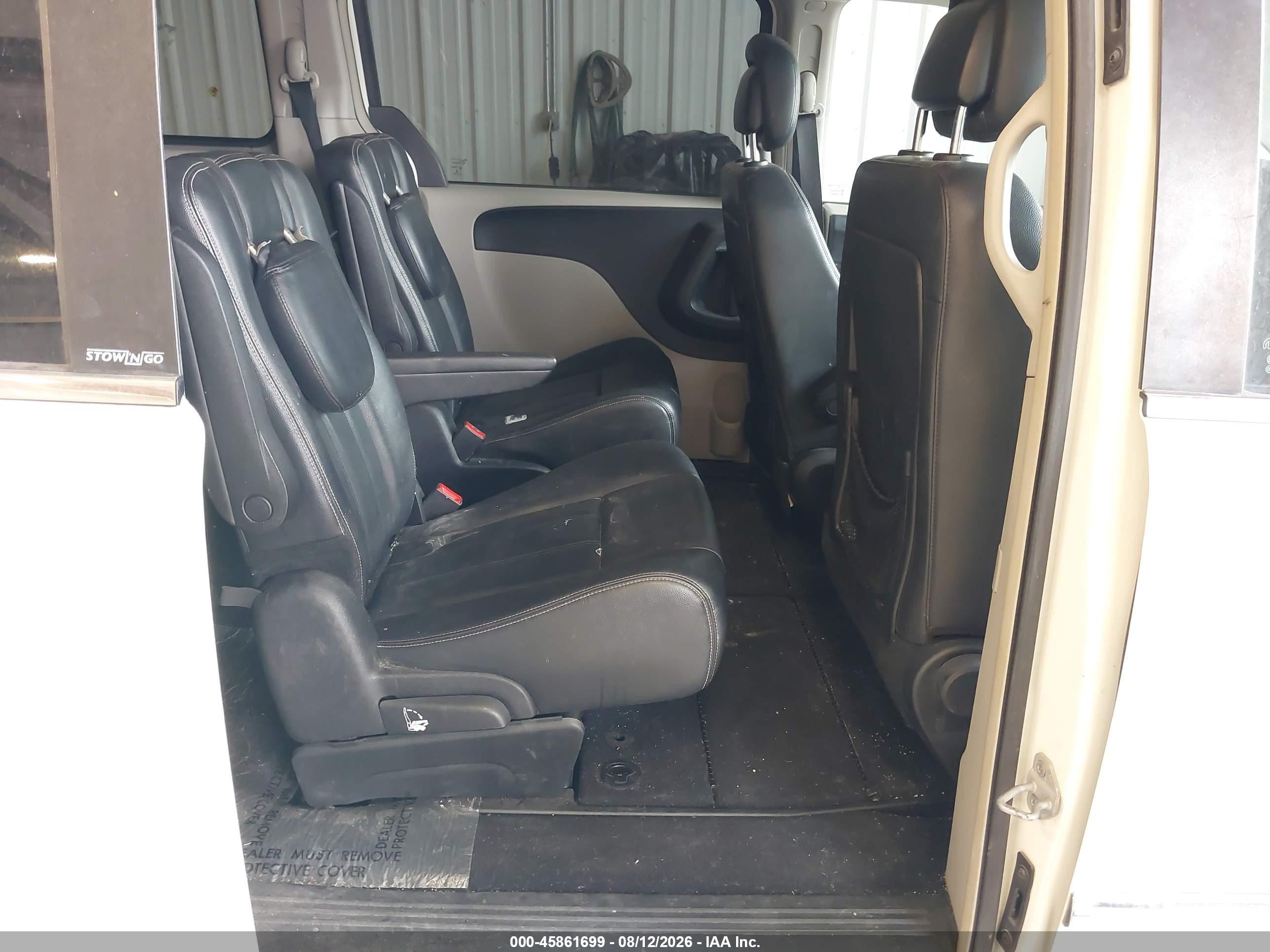 2013 Chrysler Town & Country Touring White vin: 2C4RC1BG4DR684139
