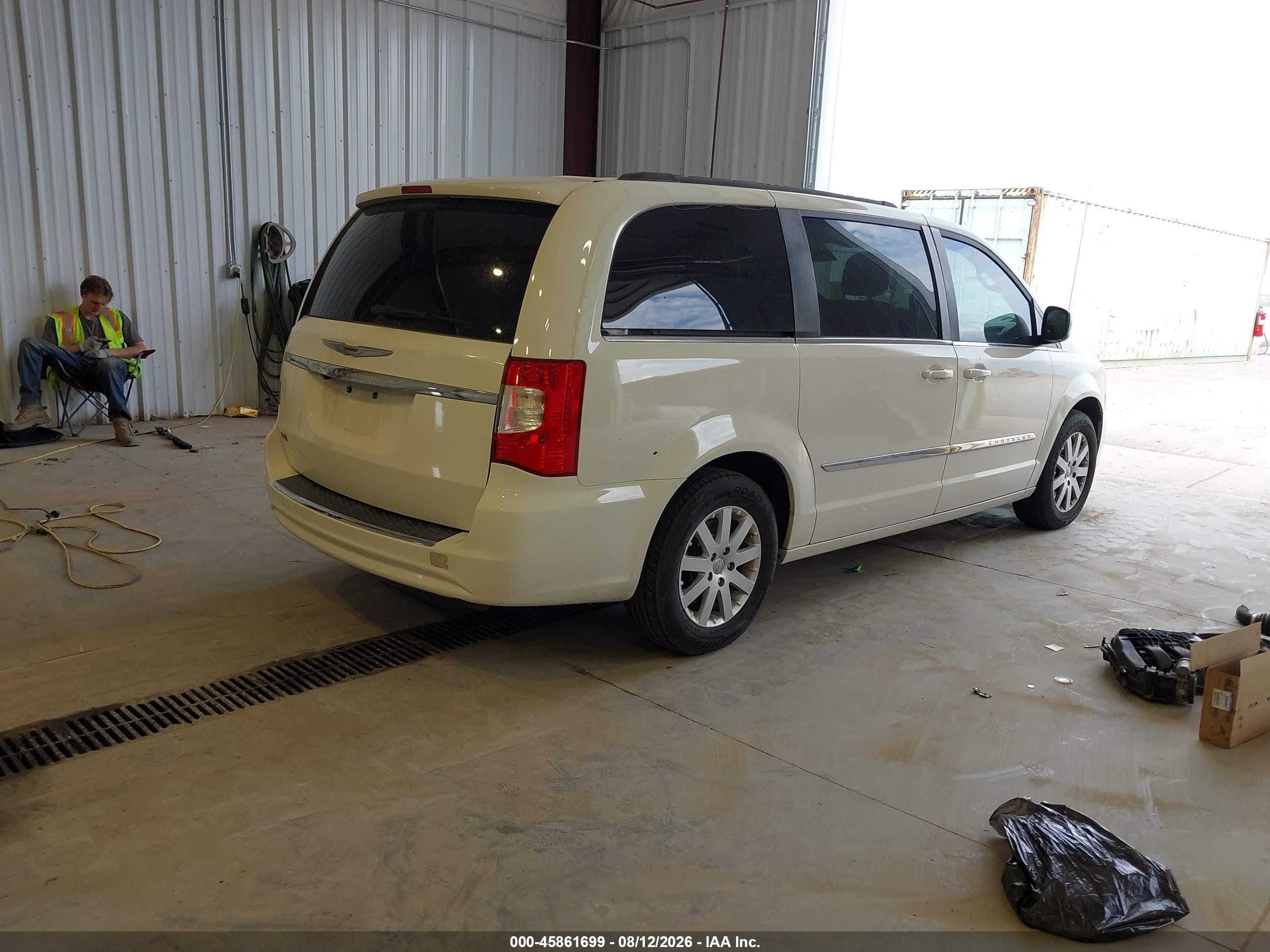 2013 Chrysler Town & Country Touring White vin: 2C4RC1BG4DR684139