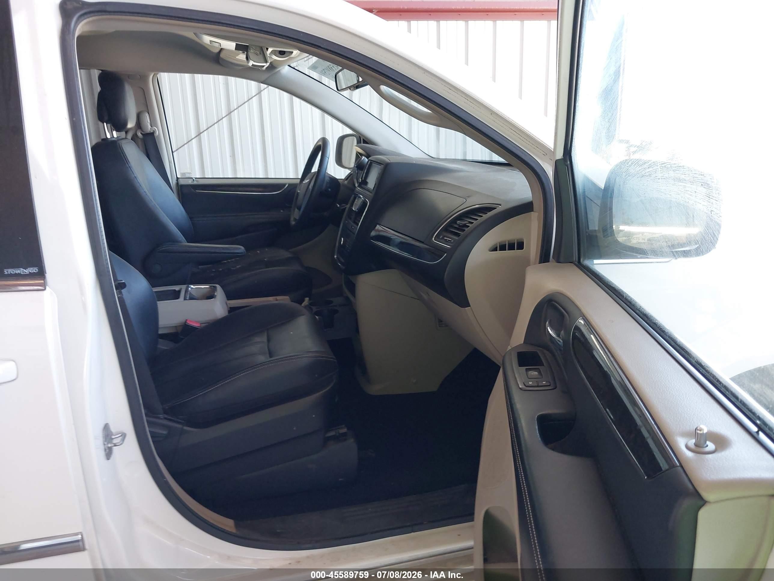 2013 Chrysler Town & Country Touring White vin: 2C4RC1BG4DR720850