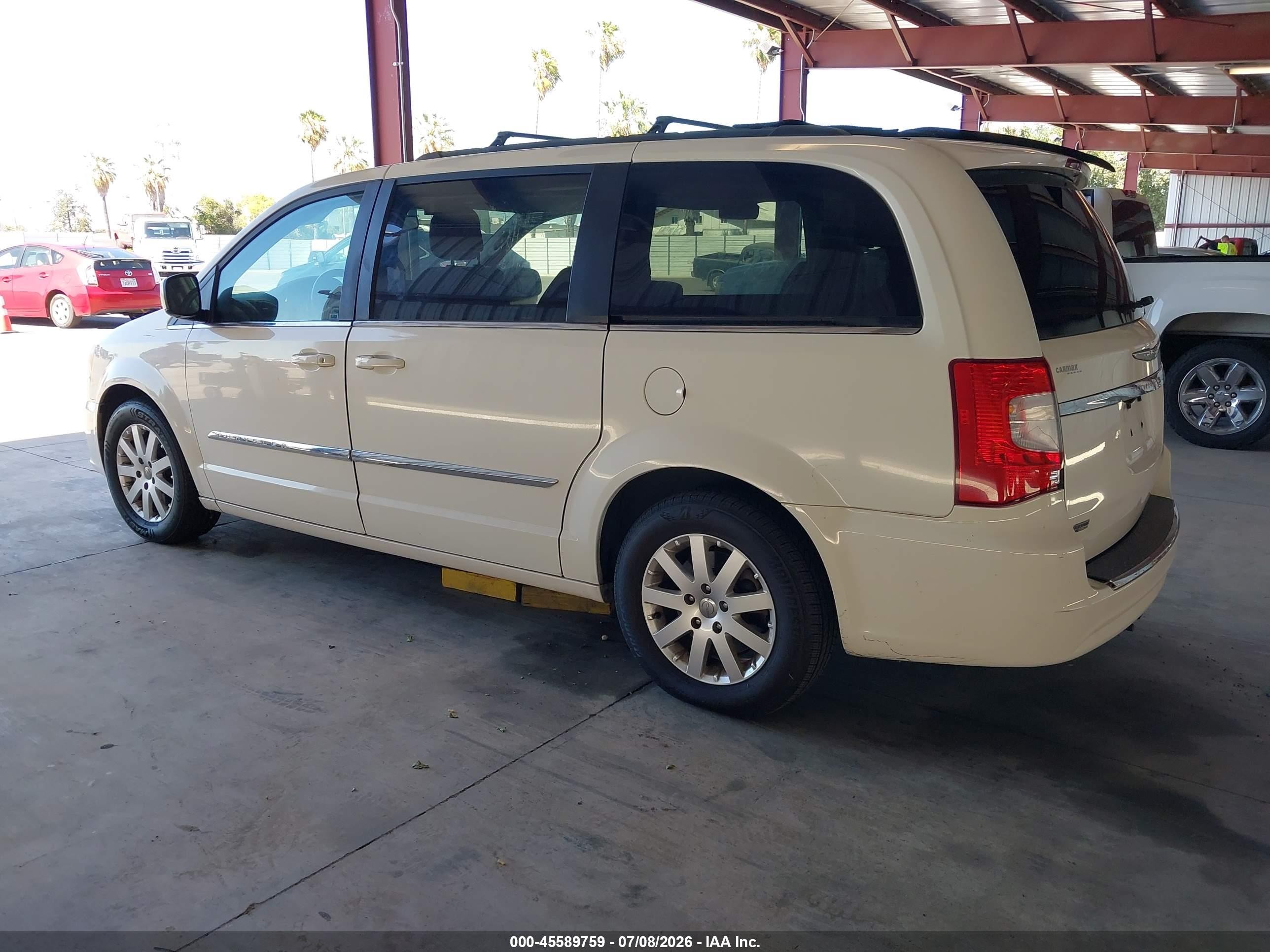 2013 Chrysler Town & Country Touring White vin: 2C4RC1BG4DR720850