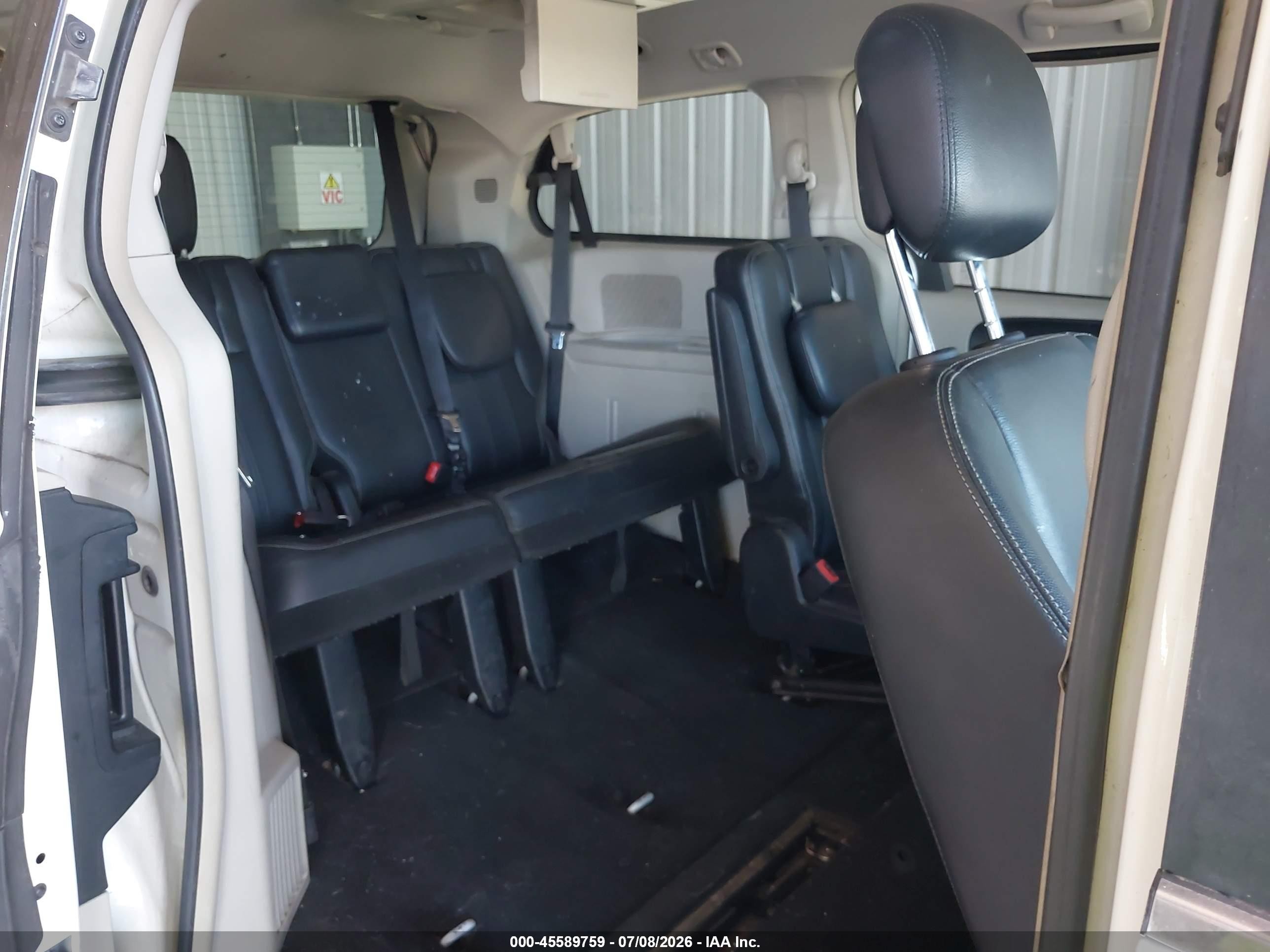 2013 Chrysler Town & Country Touring White vin: 2C4RC1BG4DR720850