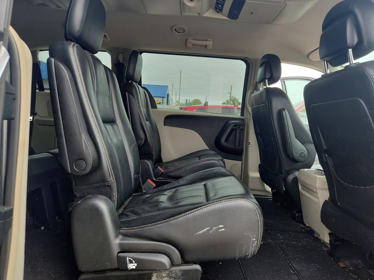 2013 Chrysler Town & Country Touring Silver vin: 2C4RC1BG4DR727216