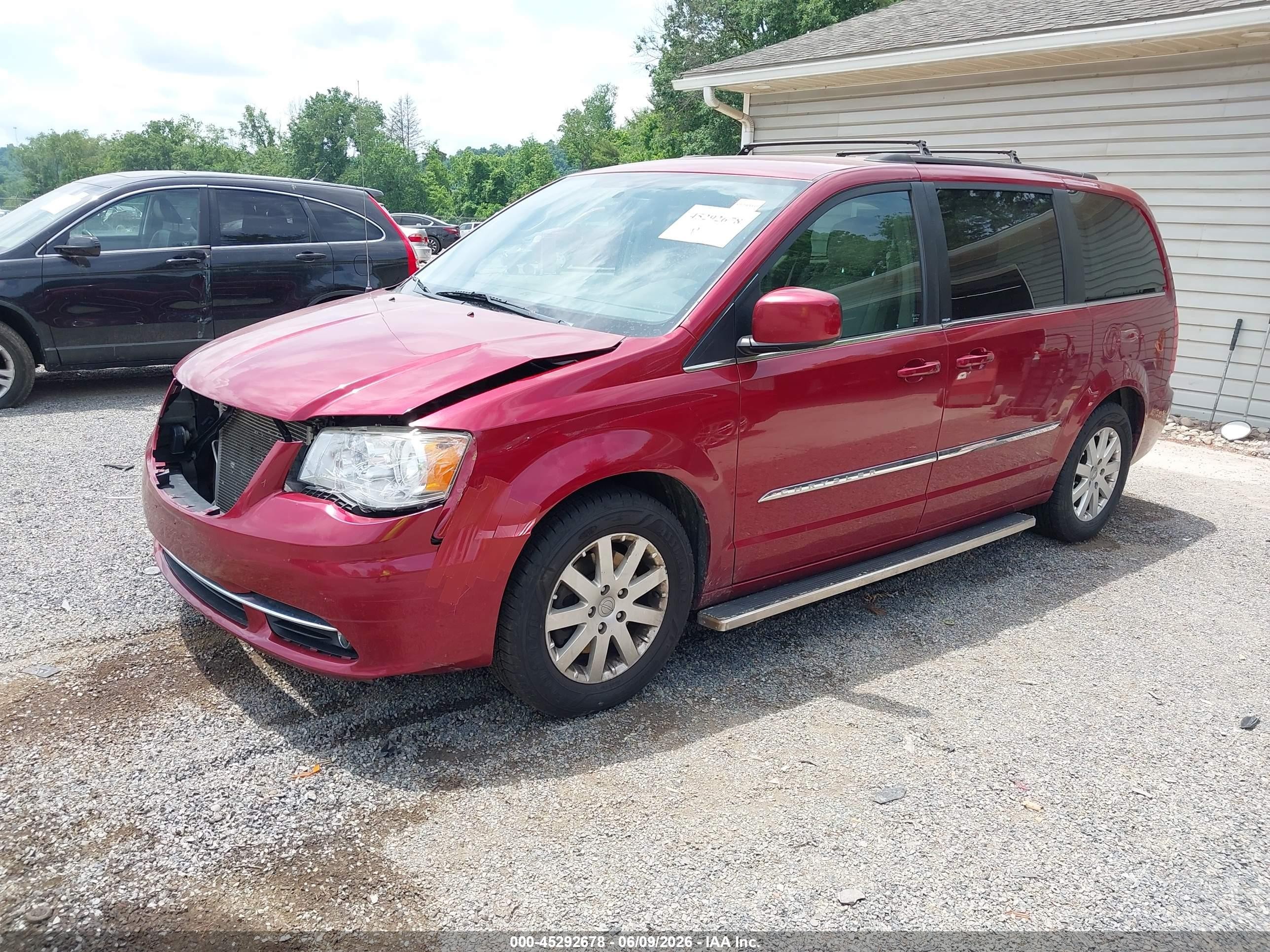 2013 Chrysler Town & Country Touring Red vin: 2C4RC1BG4DR734795