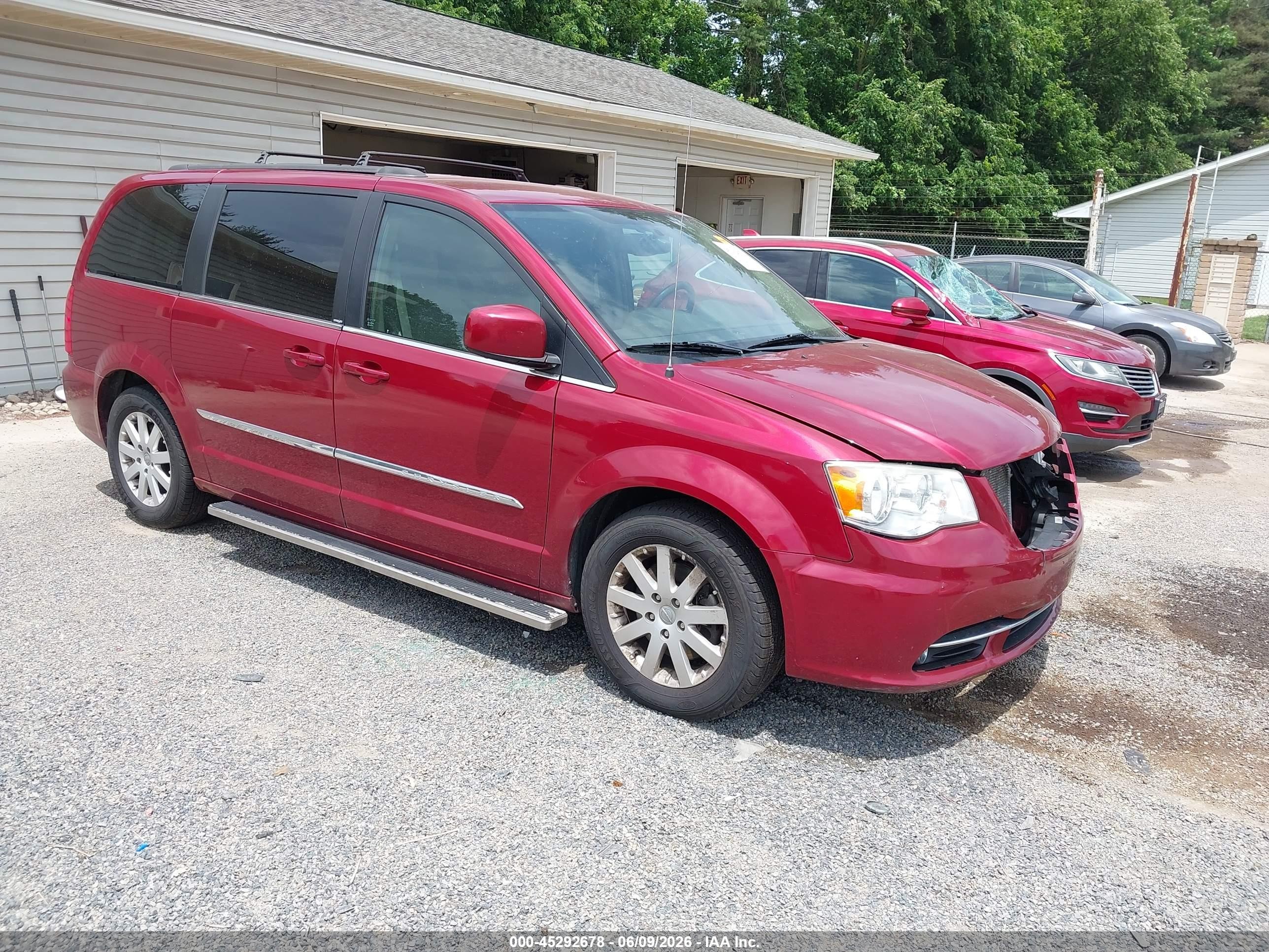 2013 Chrysler Town & Country Touring Red vin: 2C4RC1BG4DR734795