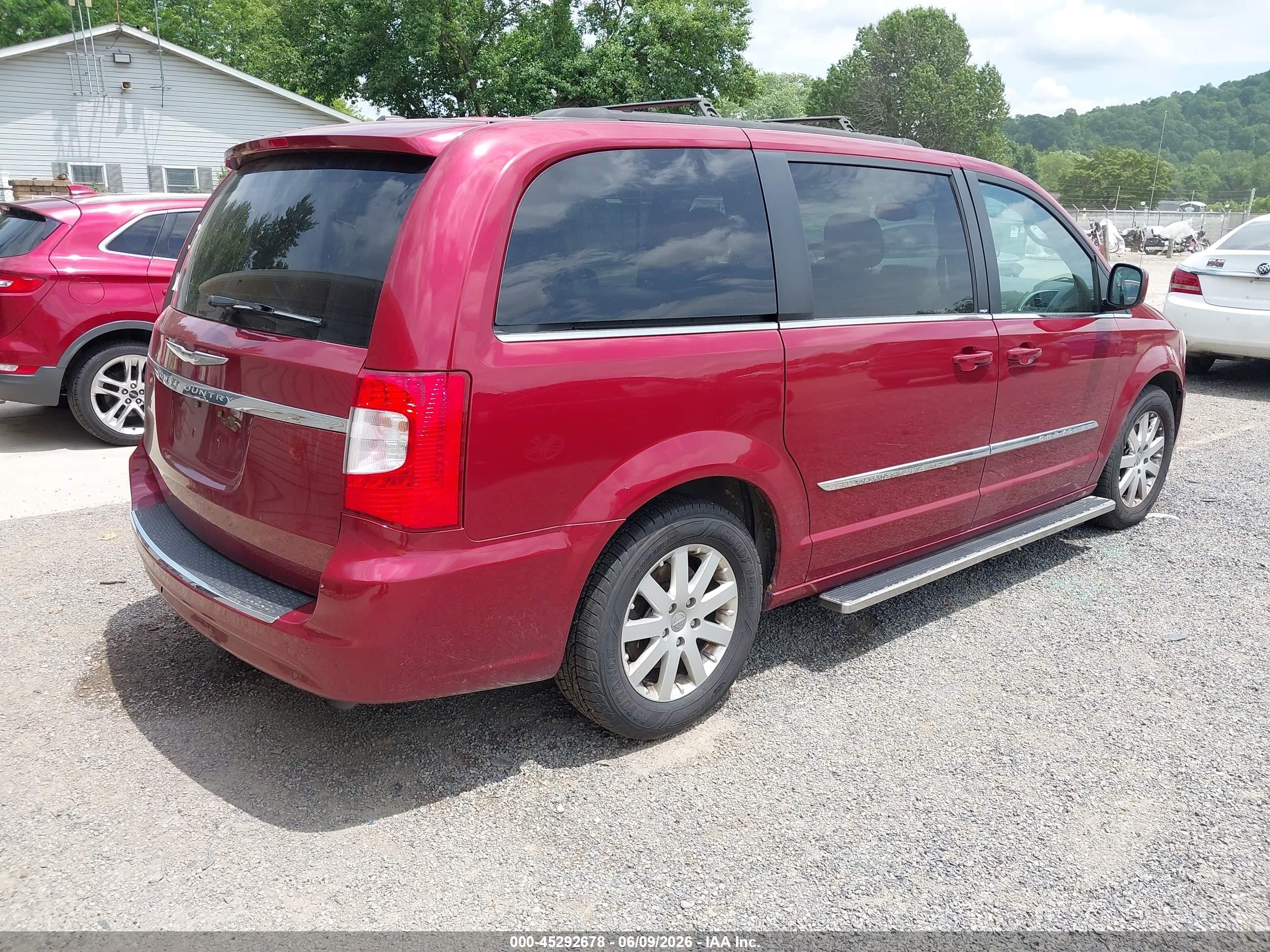 2013 Chrysler Town & Country Touring Red vin: 2C4RC1BG4DR734795