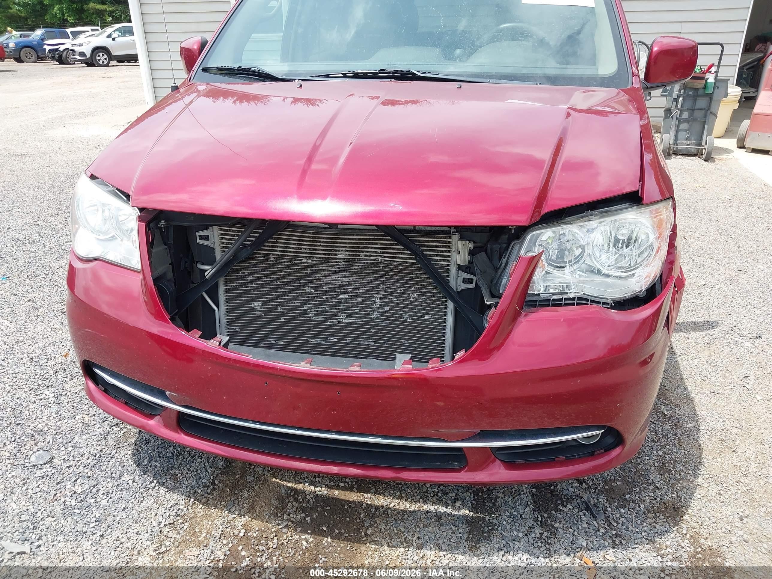 2013 Chrysler Town & Country Touring Red vin: 2C4RC1BG4DR734795