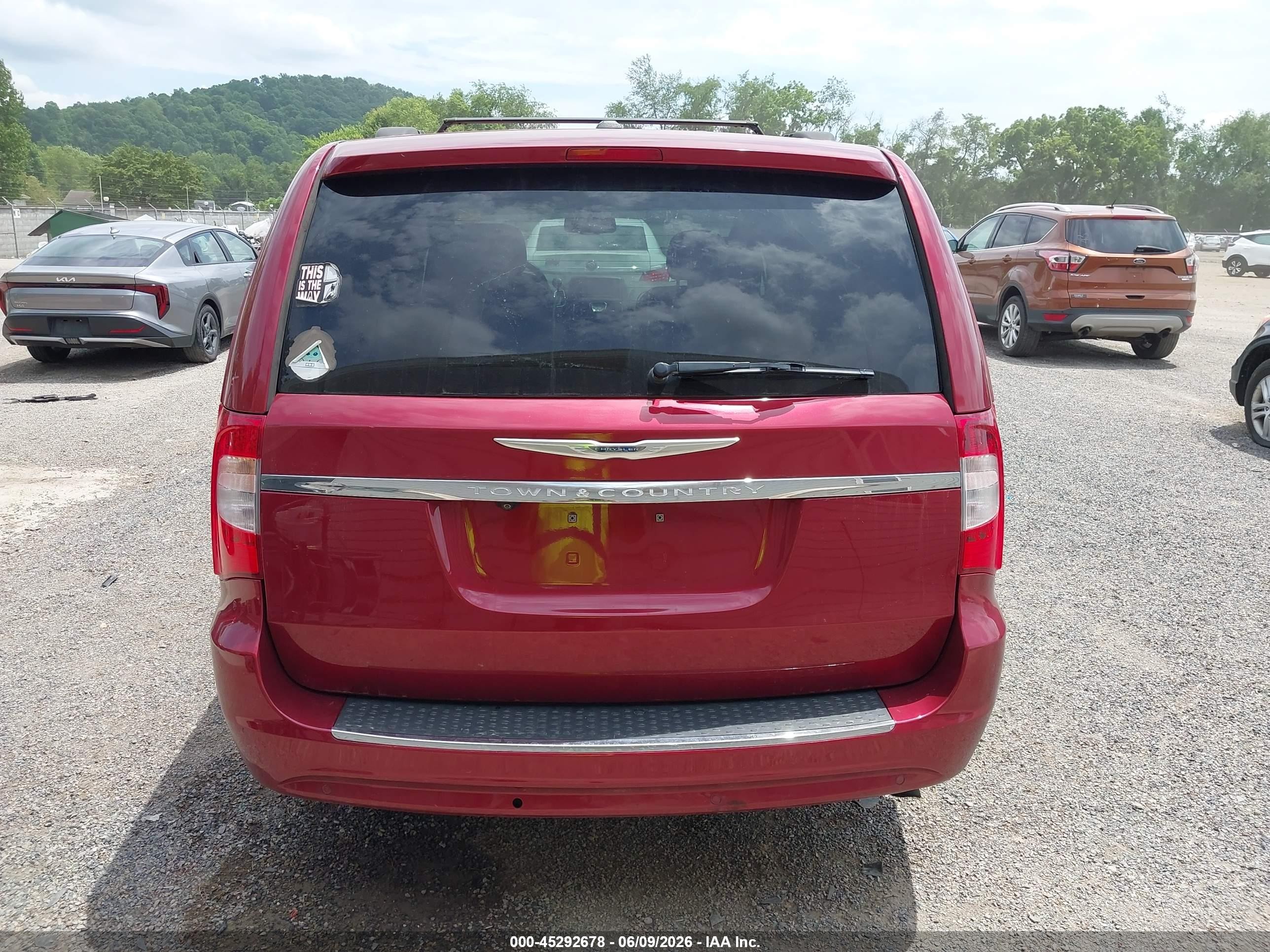 2013 Chrysler Town & Country Touring Red vin: 2C4RC1BG4DR734795