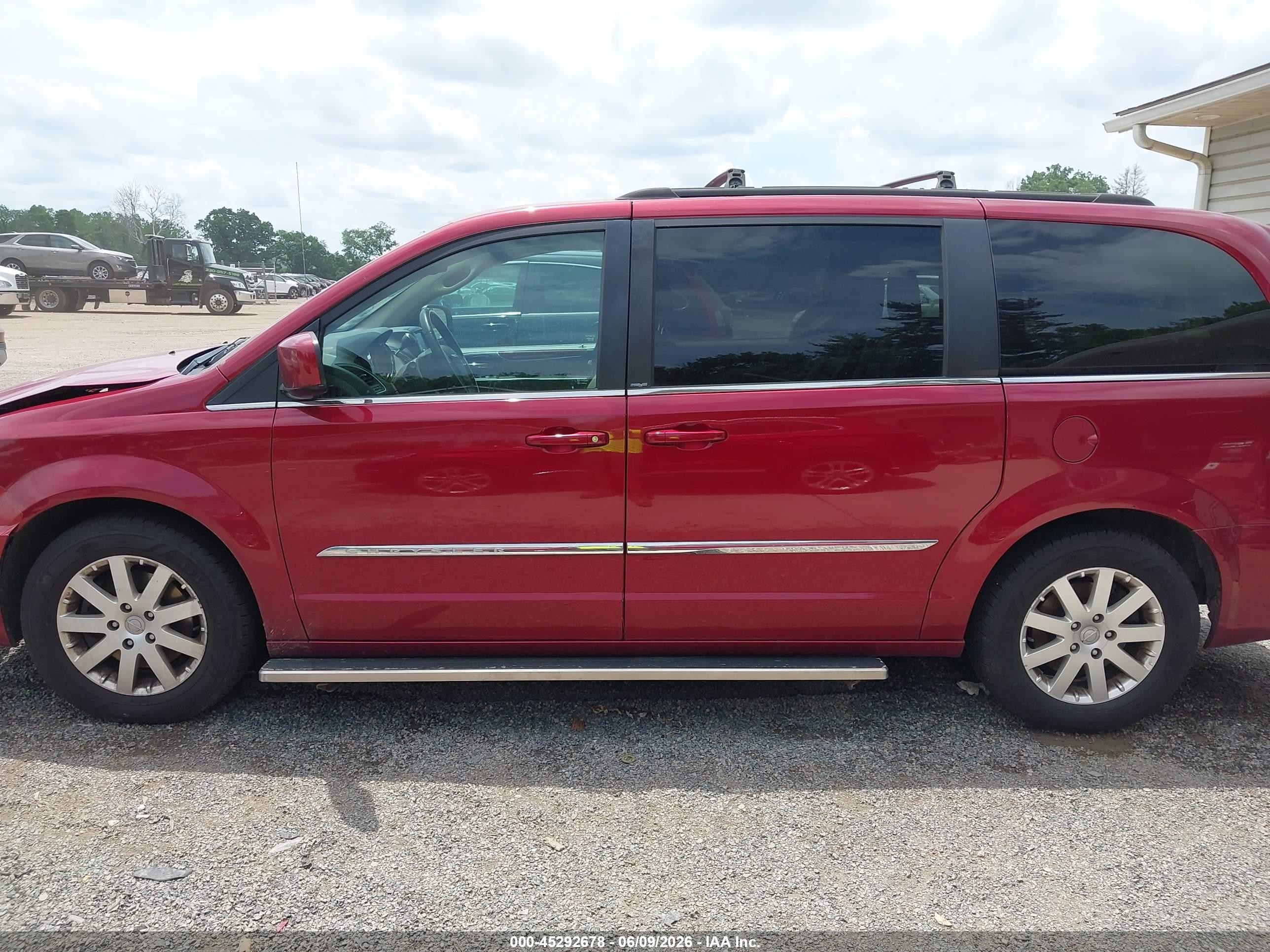 2013 Chrysler Town & Country Touring Red vin: 2C4RC1BG4DR734795