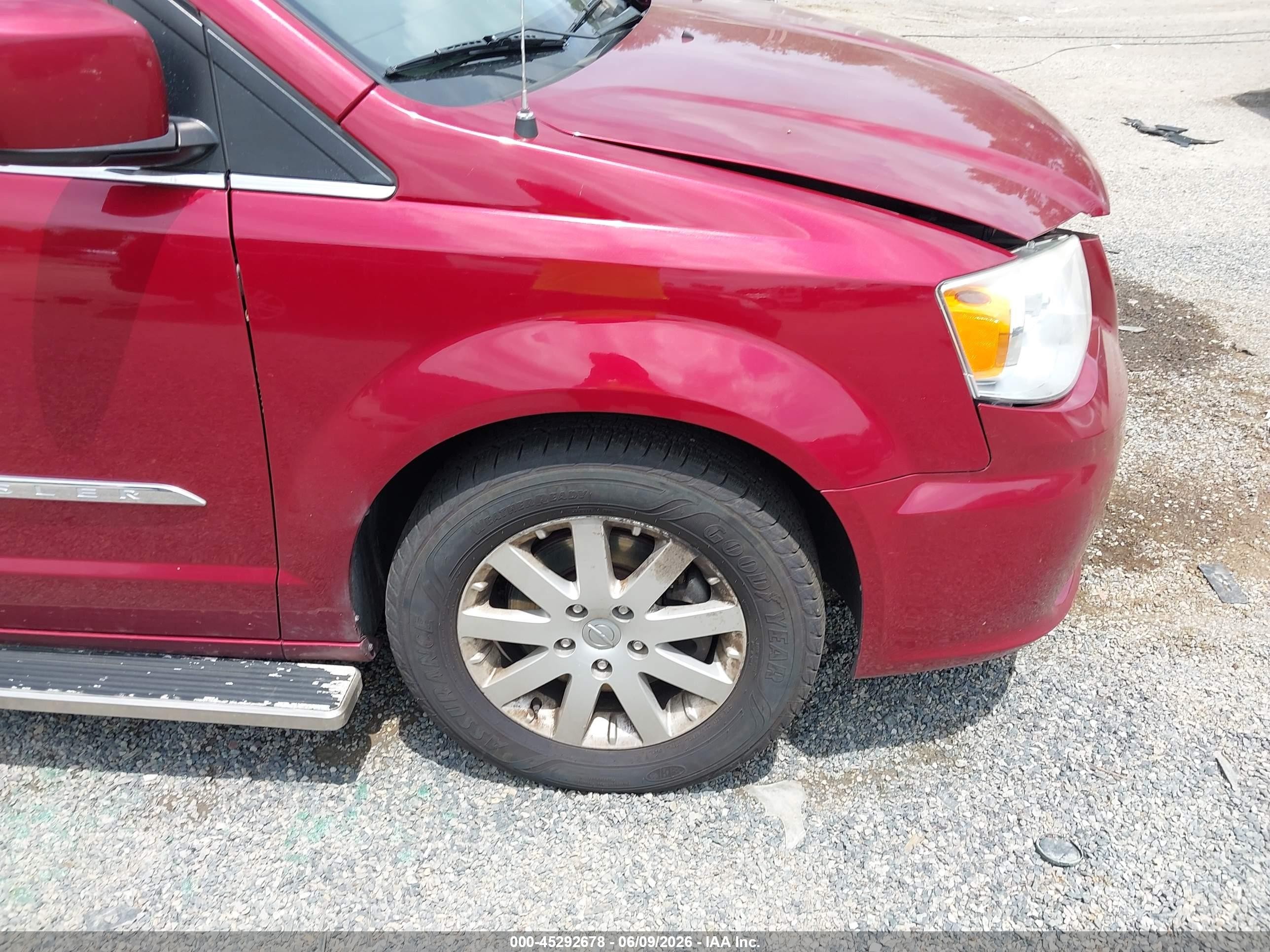2013 Chrysler Town & Country Touring Red vin: 2C4RC1BG4DR734795