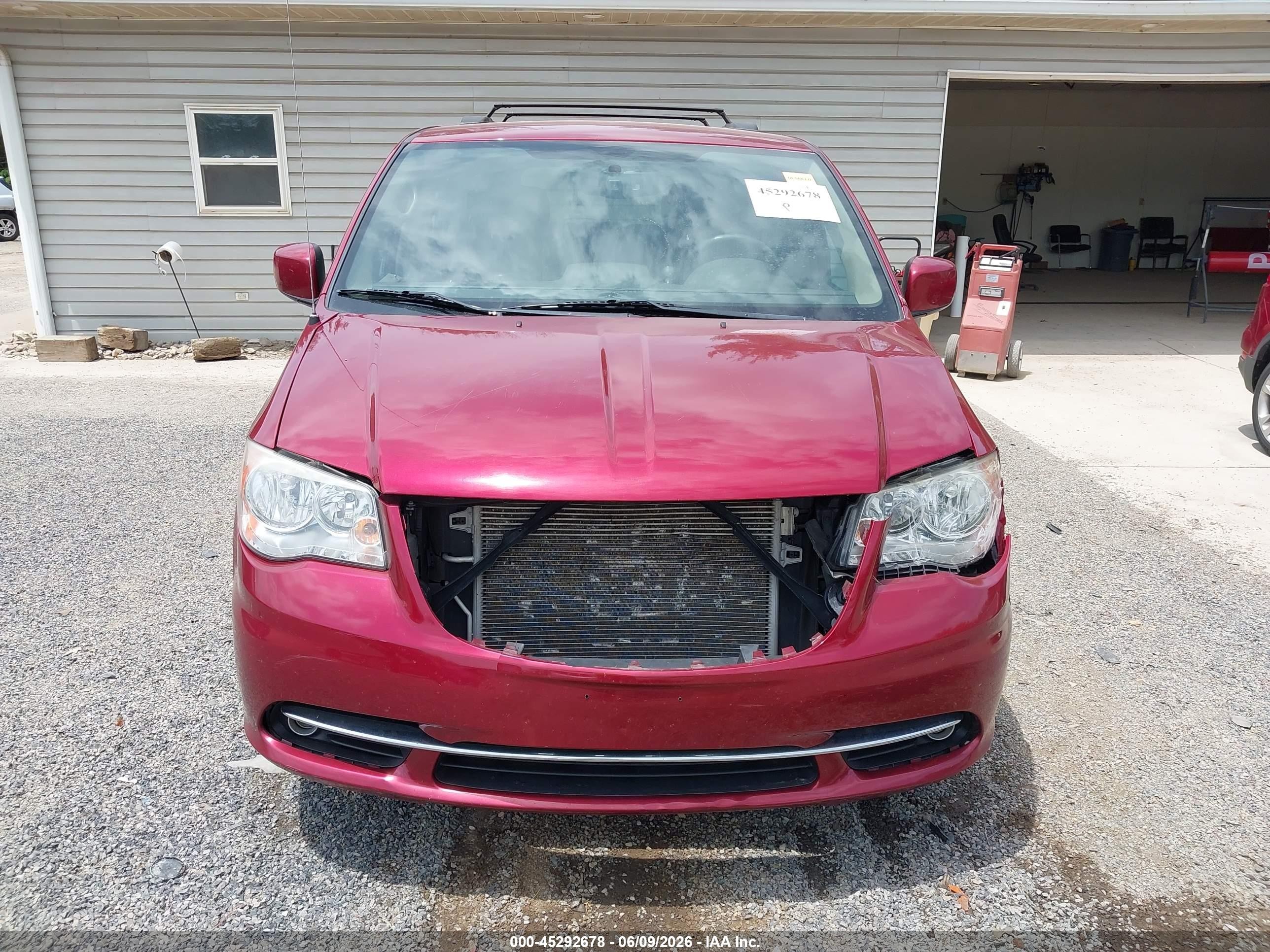 2013 Chrysler Town & Country Touring Red vin: 2C4RC1BG4DR734795