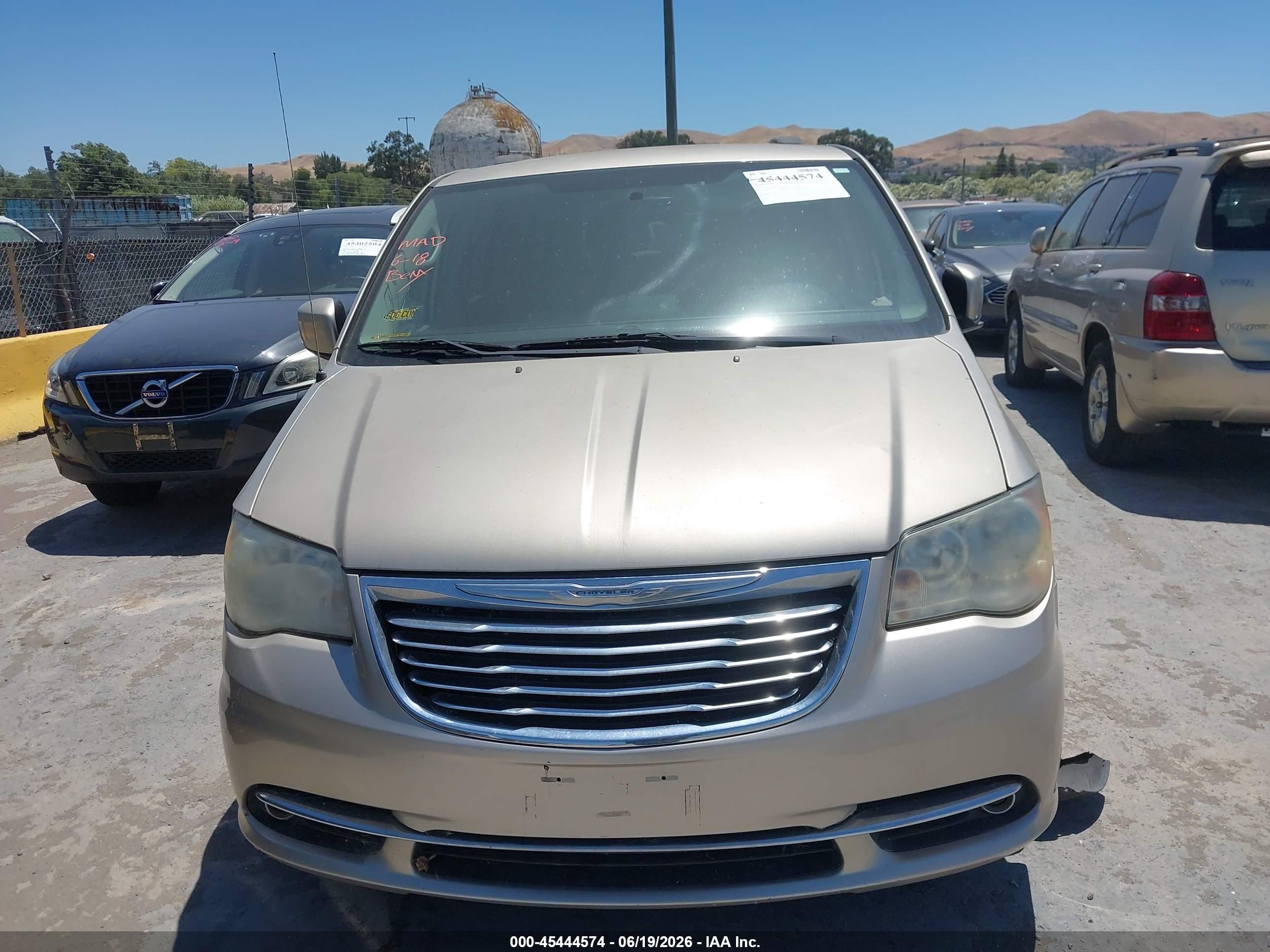 2013 Chrysler Town & Country Touring Золотой vin: 2C4RC1BG4DR743531