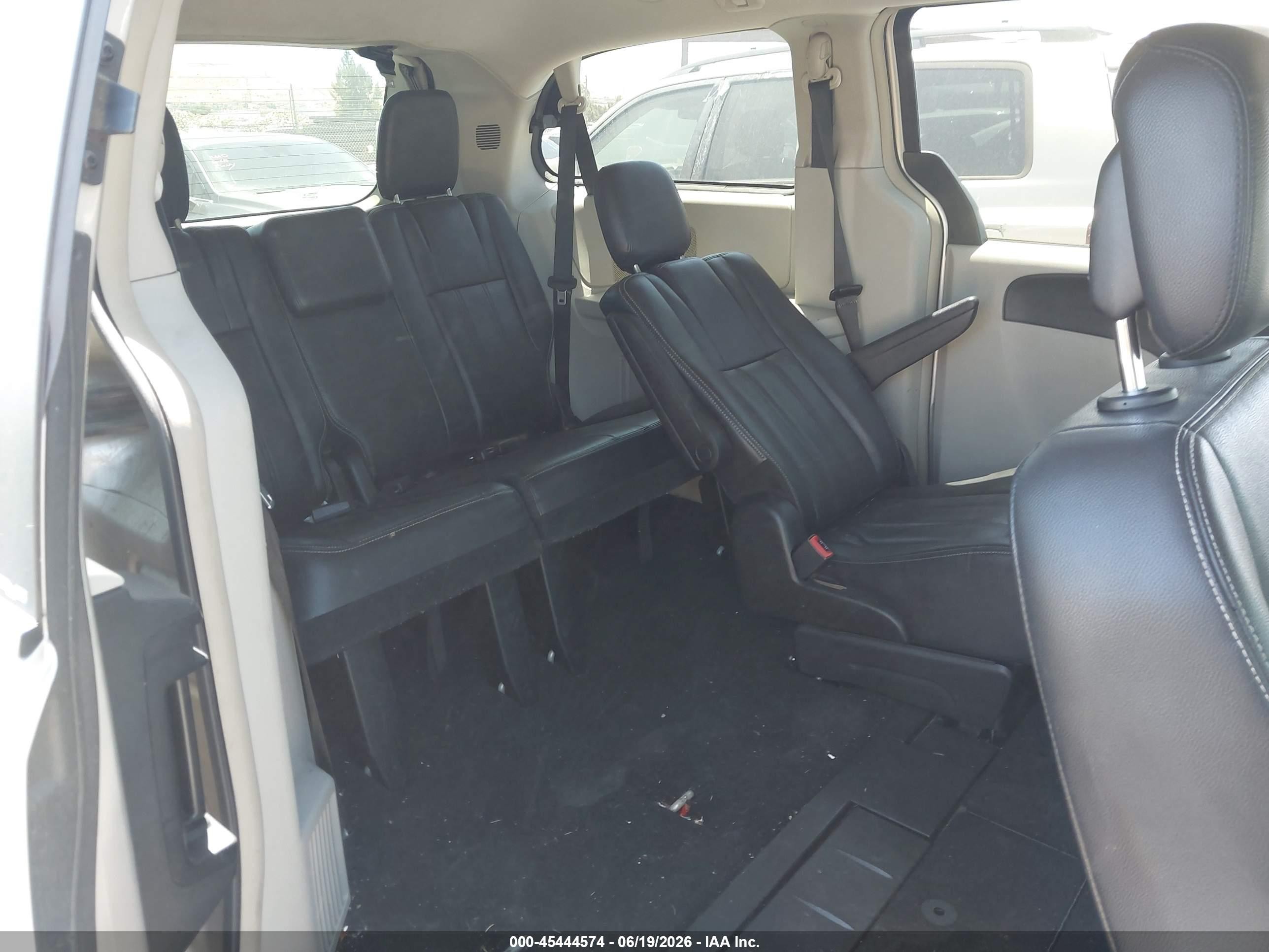2013 Chrysler Town & Country Touring Золотой vin: 2C4RC1BG4DR743531