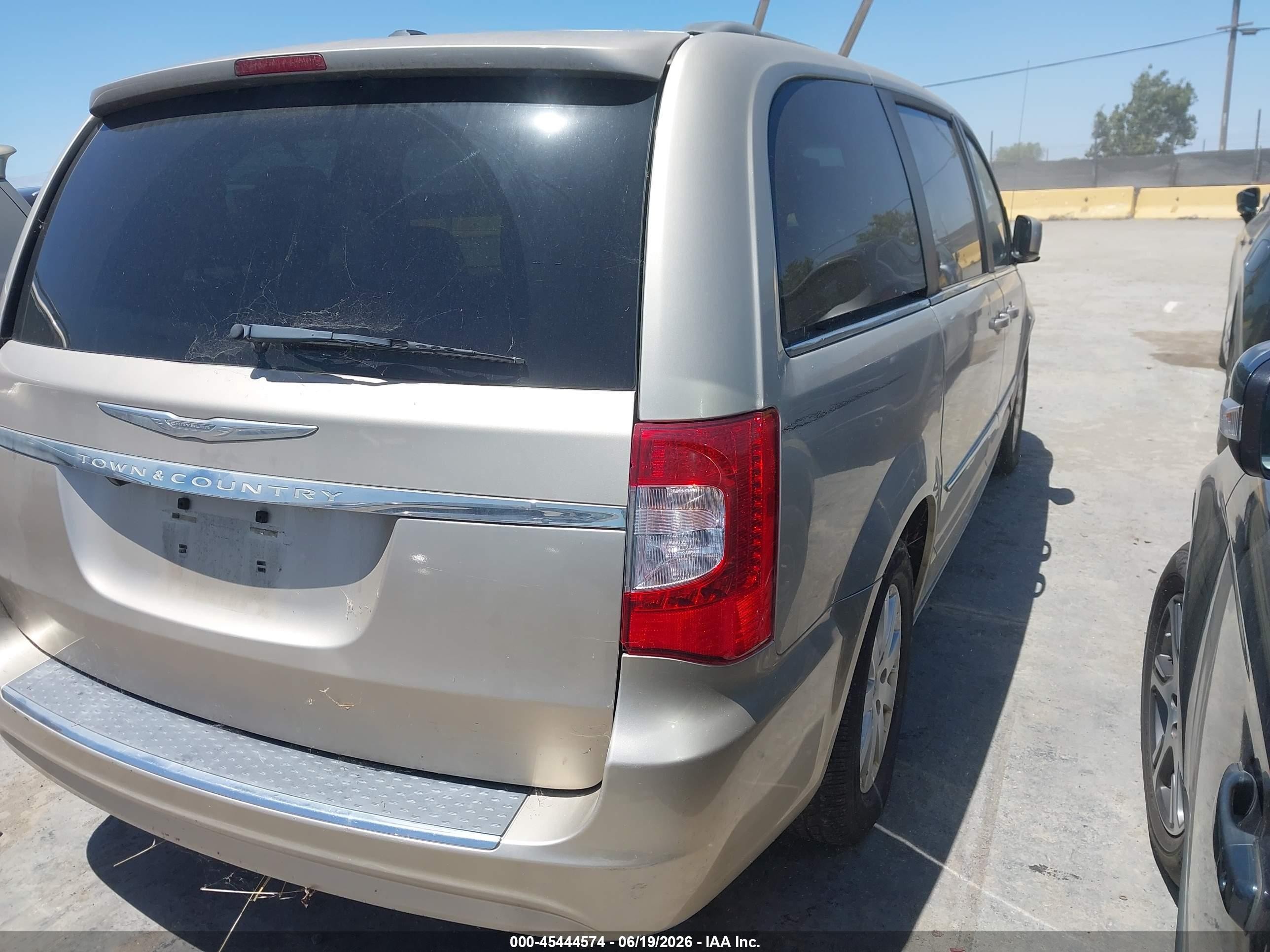 2013 Chrysler Town & Country Touring Золотой vin: 2C4RC1BG4DR743531