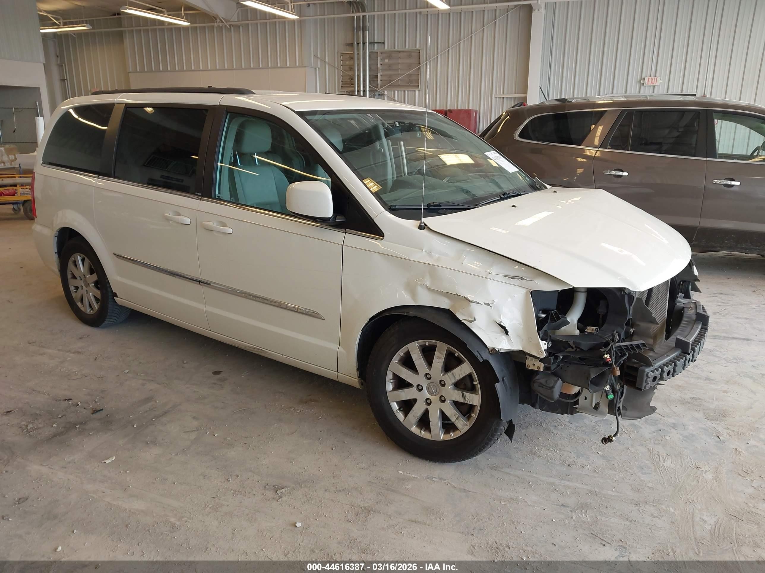 2013 Chrysler Town & Country Touring White vin: 2C4RC1BG4DR778098