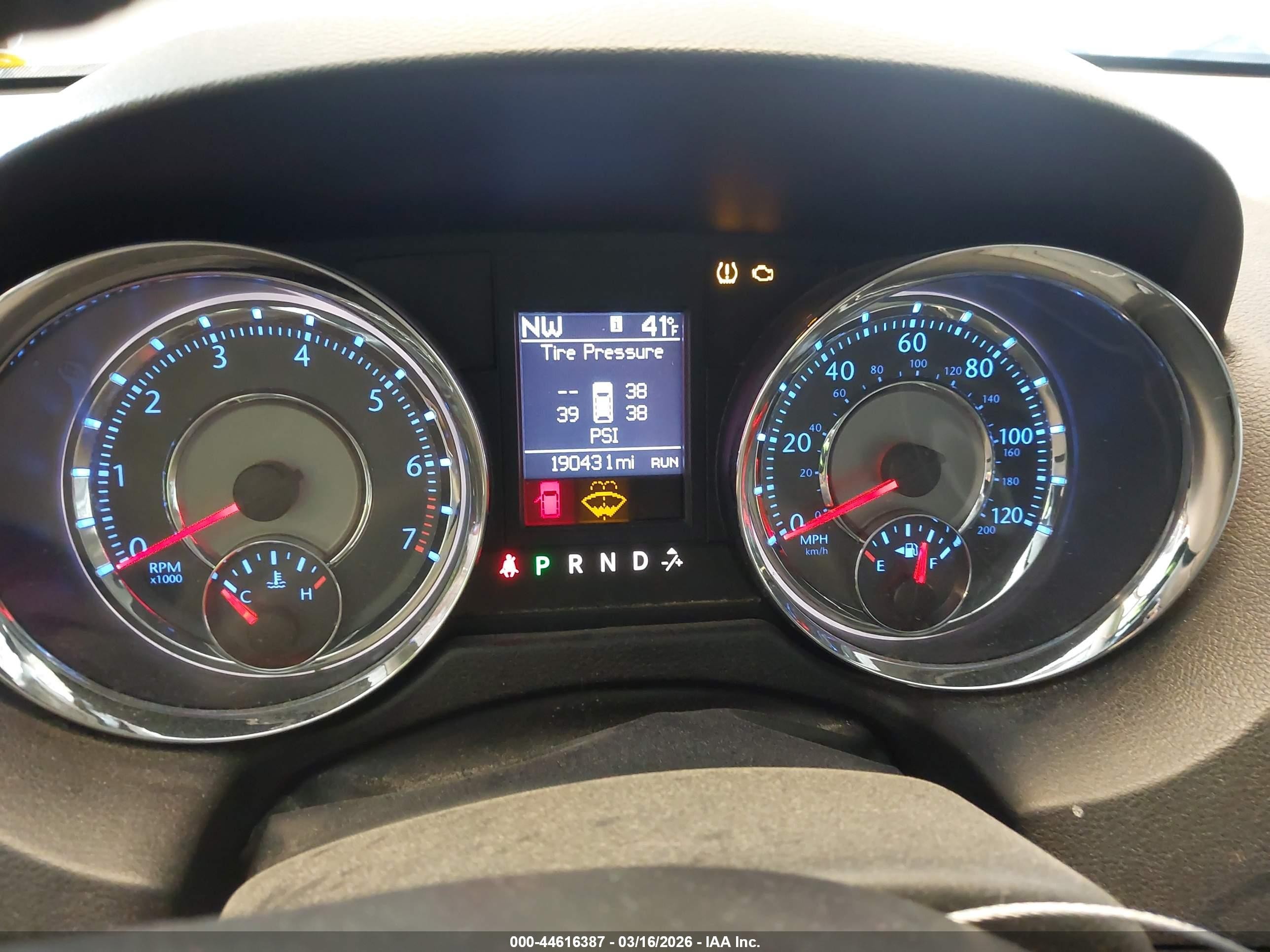 2013 Chrysler Town & Country Touring White vin: 2C4RC1BG4DR778098
