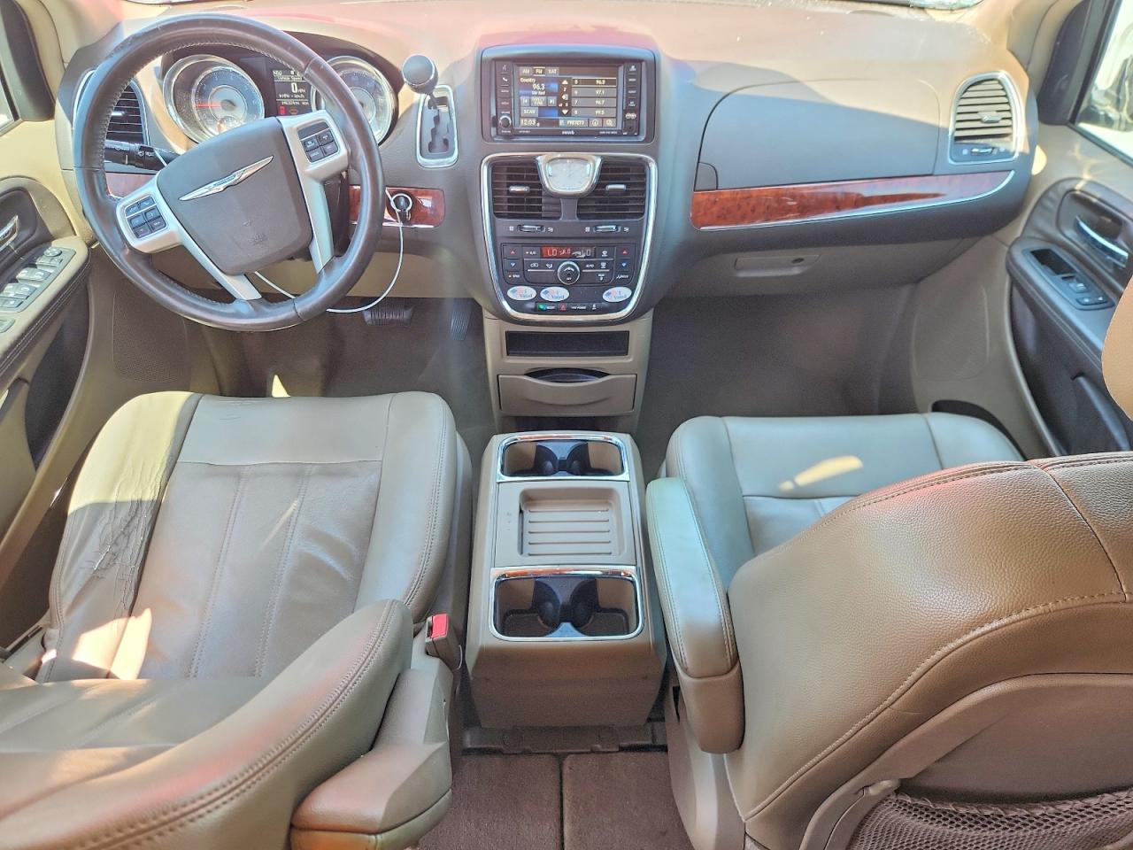 2013 Chrysler Town & Country Touring Red vin: 2C4RC1BG4DR778618