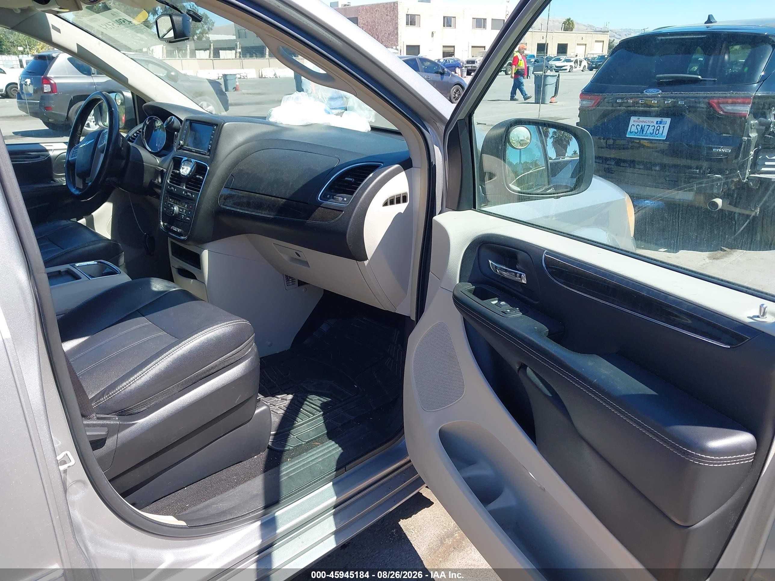 2014 Chrysler Town & Country Touring Silver vin: 2C4RC1BG4ER220656