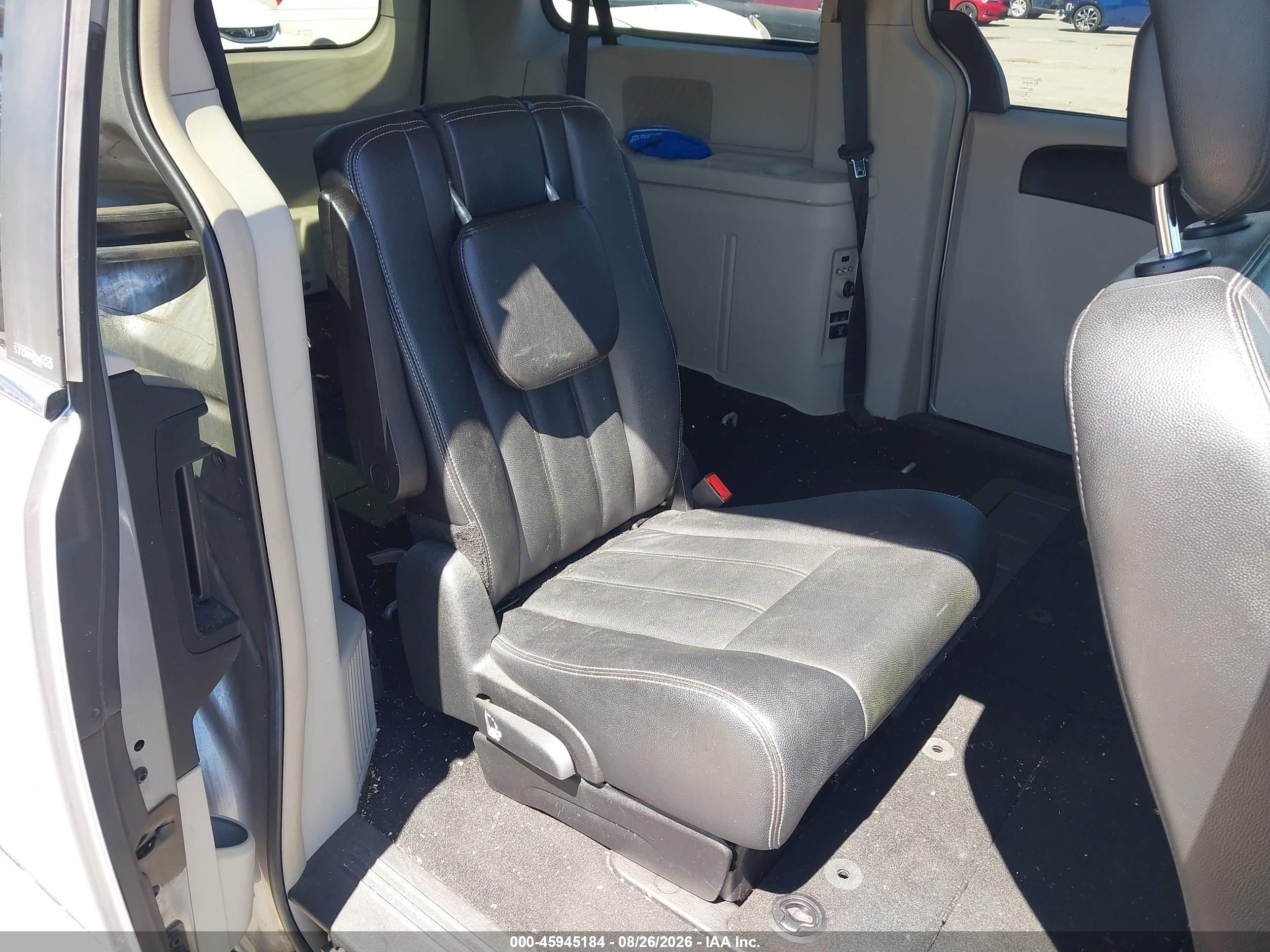 2014 Chrysler Town & Country Touring Silver vin: 2C4RC1BG4ER220656