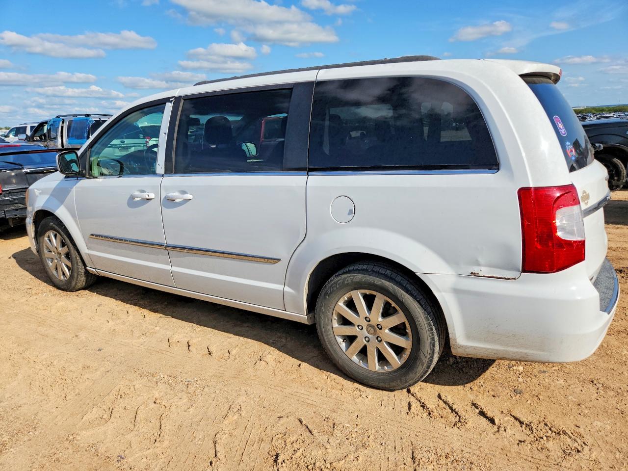2014 Chrysler Town & Country Touring White vin: 2C4RC1BG4ER246657
