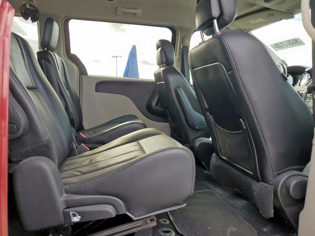 2014 Chrysler Town & Country Touring Red vin: 2C4RC1BG4ER270893