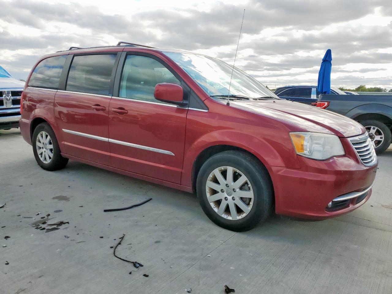 2014 Chrysler Town & Country Touring Red vin: 2C4RC1BG4ER270893