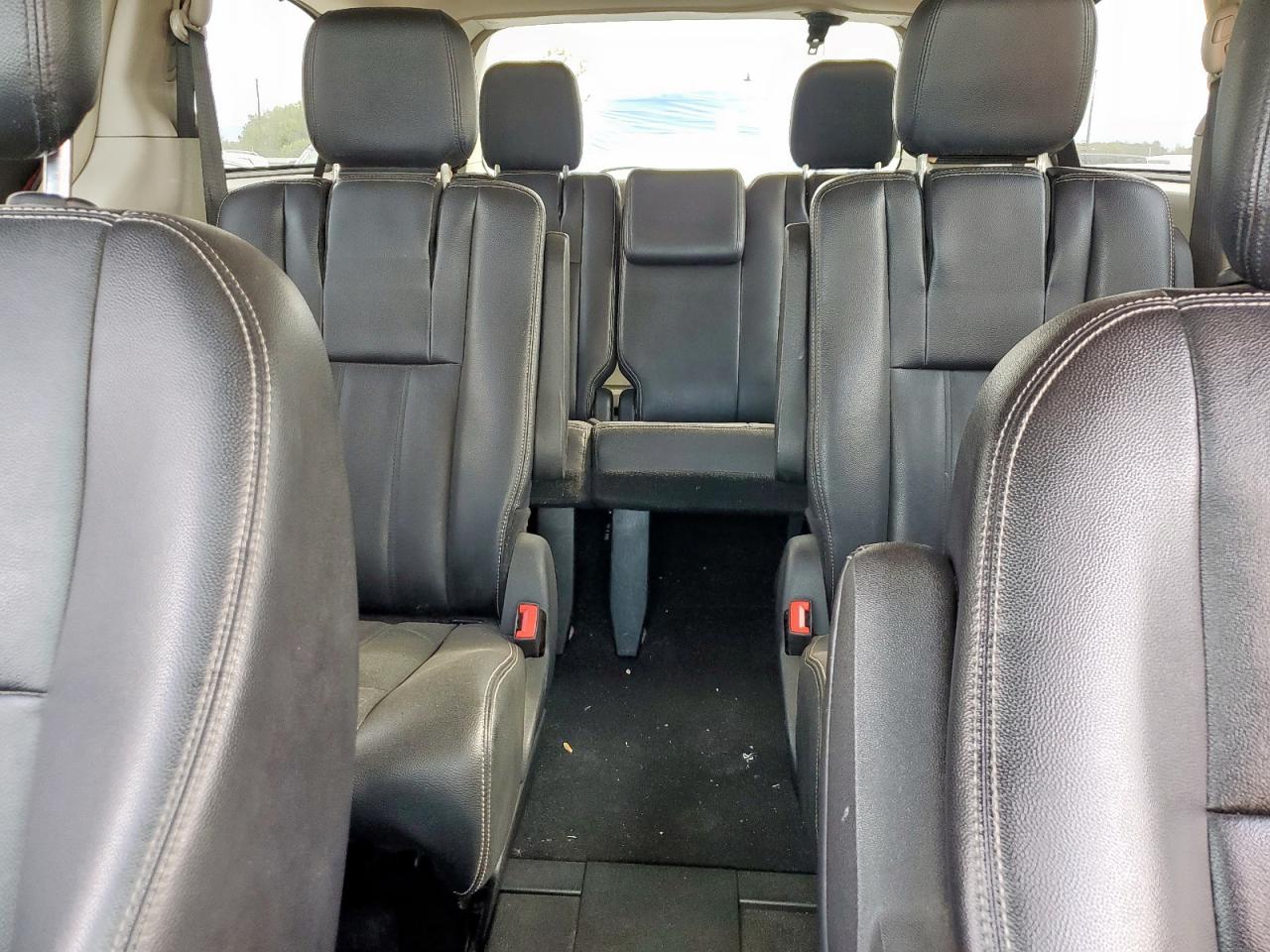 2014 Chrysler Town & Country Touring Red vin: 2C4RC1BG4ER270893