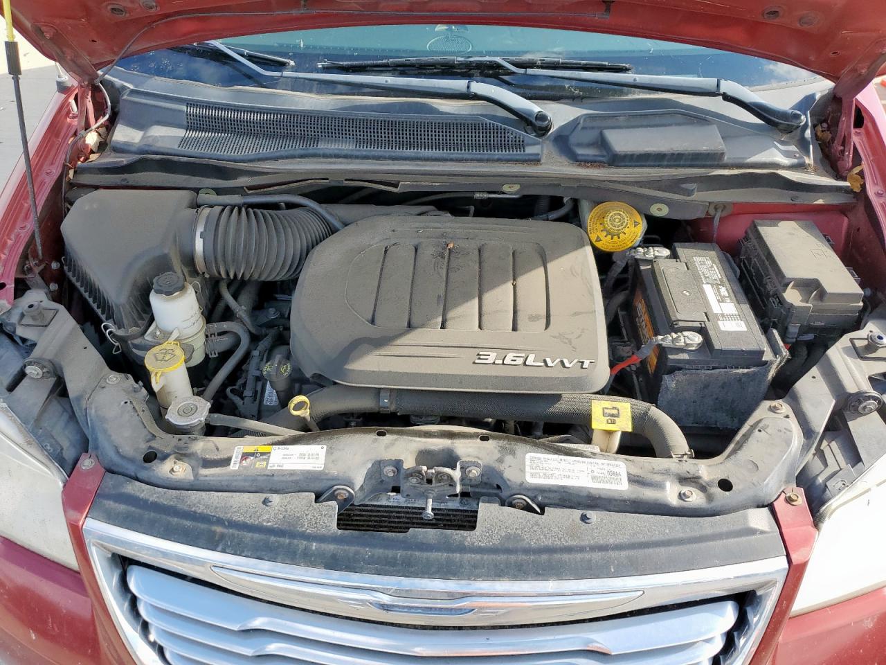 2014 Chrysler Town & Country Touring Red vin: 2C4RC1BG4ER270893
