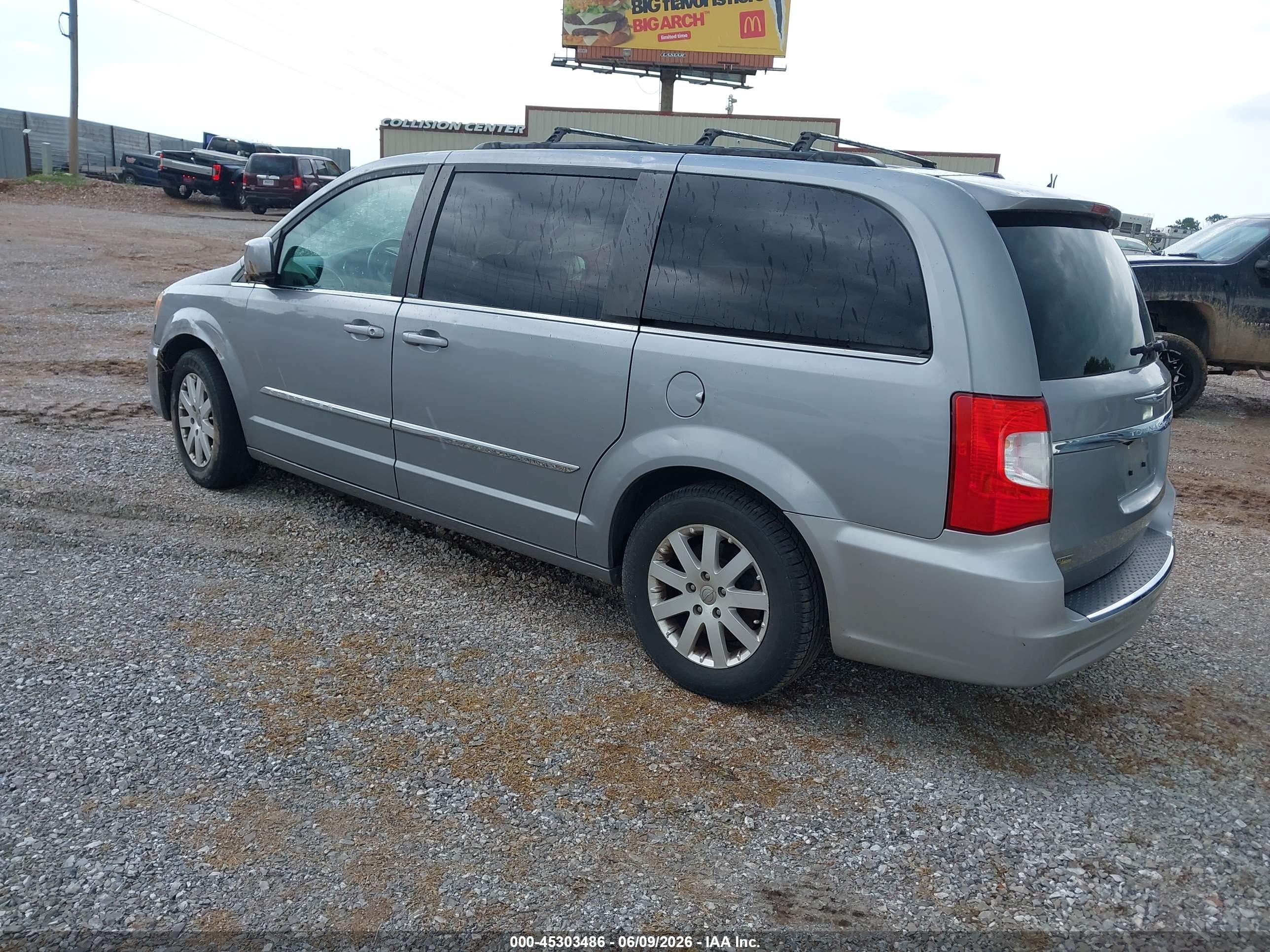2014 Chrysler Town & Country Touring Red vin: 2C4RC1BG4ER292330