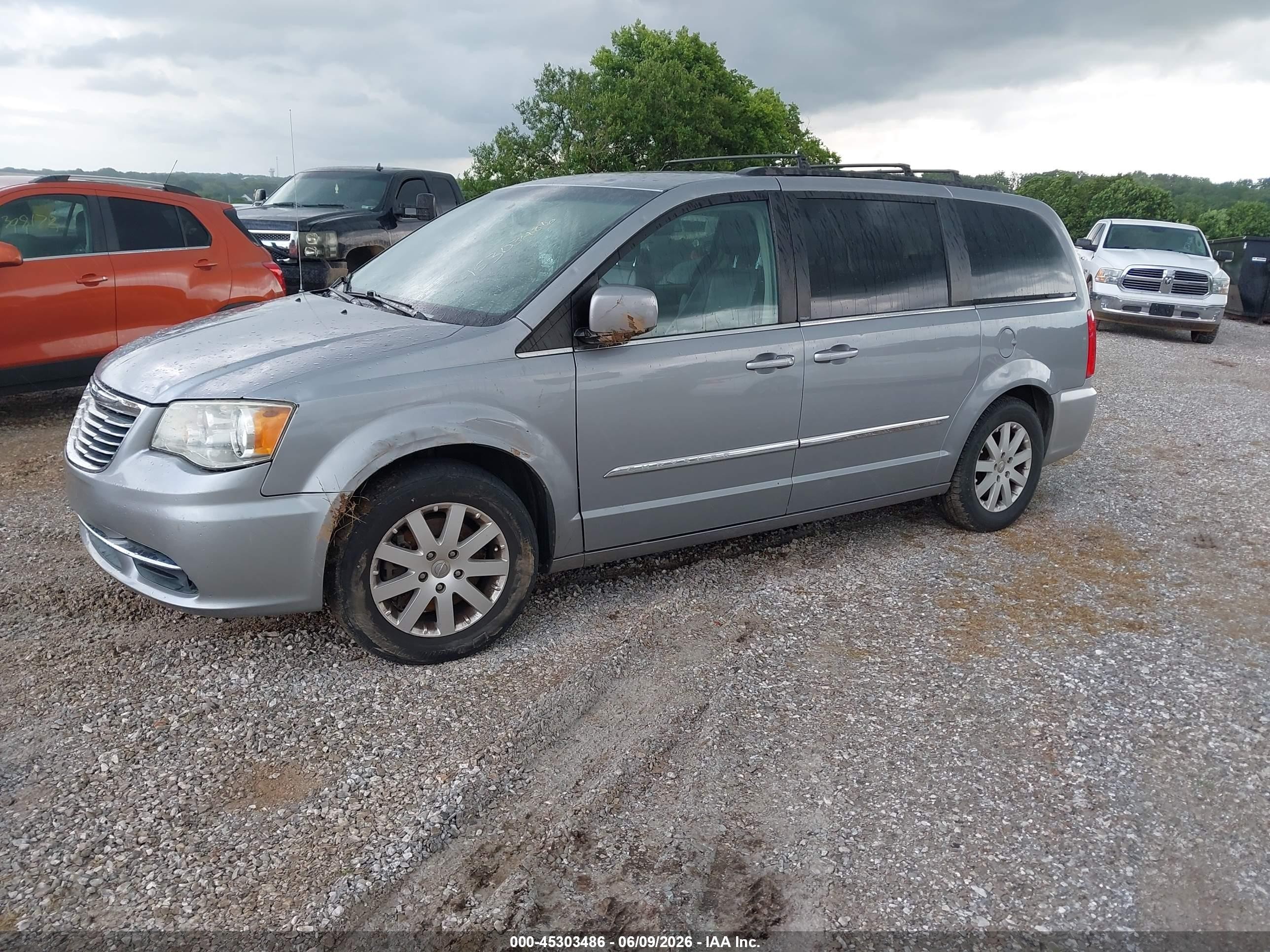 2014 Chrysler Town & Country Touring Red vin: 2C4RC1BG4ER292330