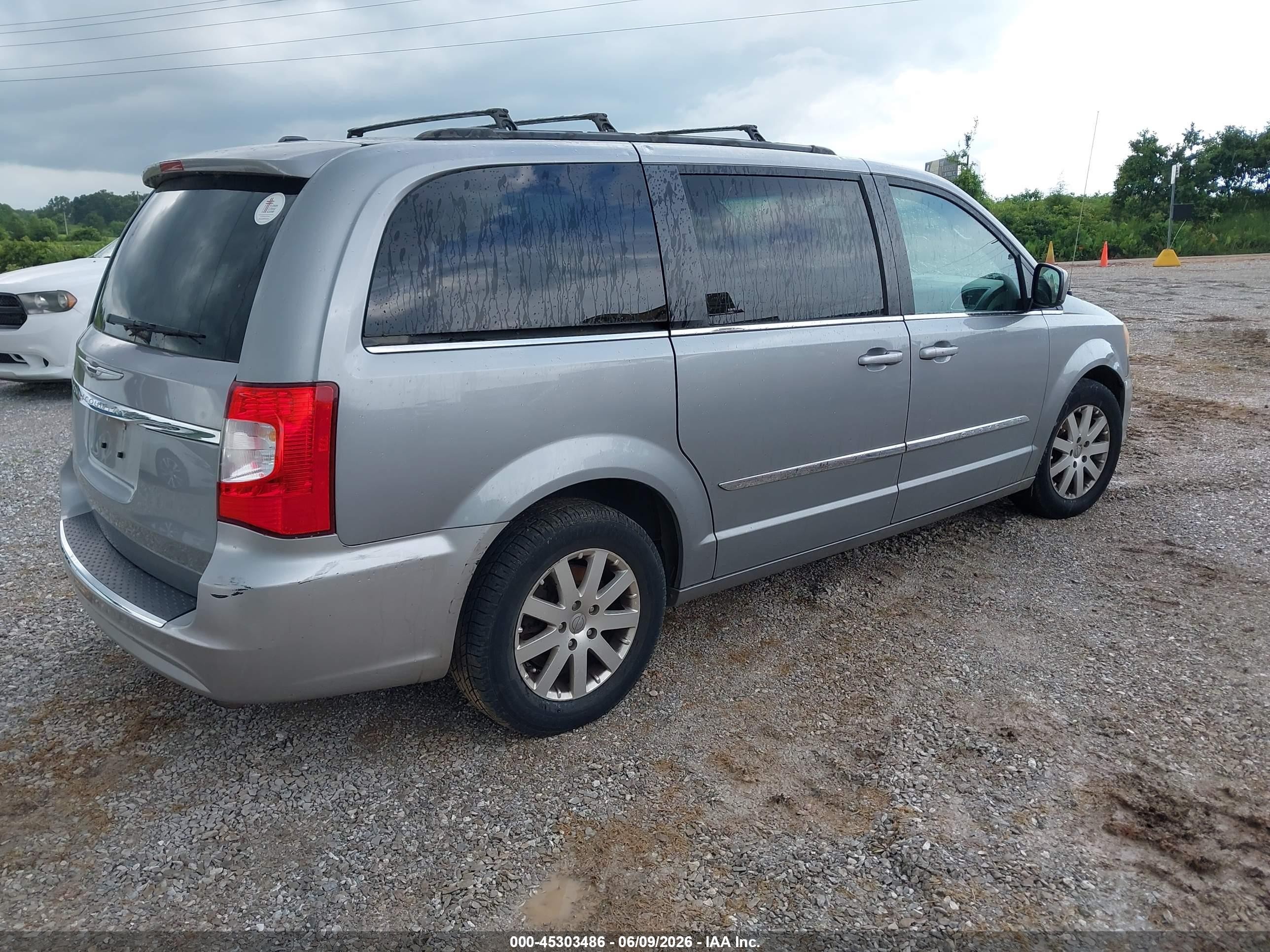 2014 Chrysler Town & Country Touring Red vin: 2C4RC1BG4ER292330