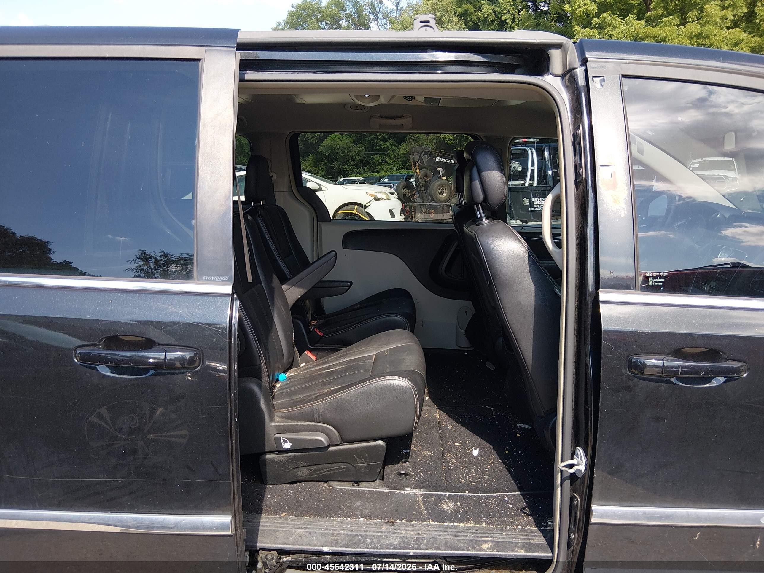 2014 Chrysler Town & Country Touring Black vin: 2C4RC1BG4ER293672