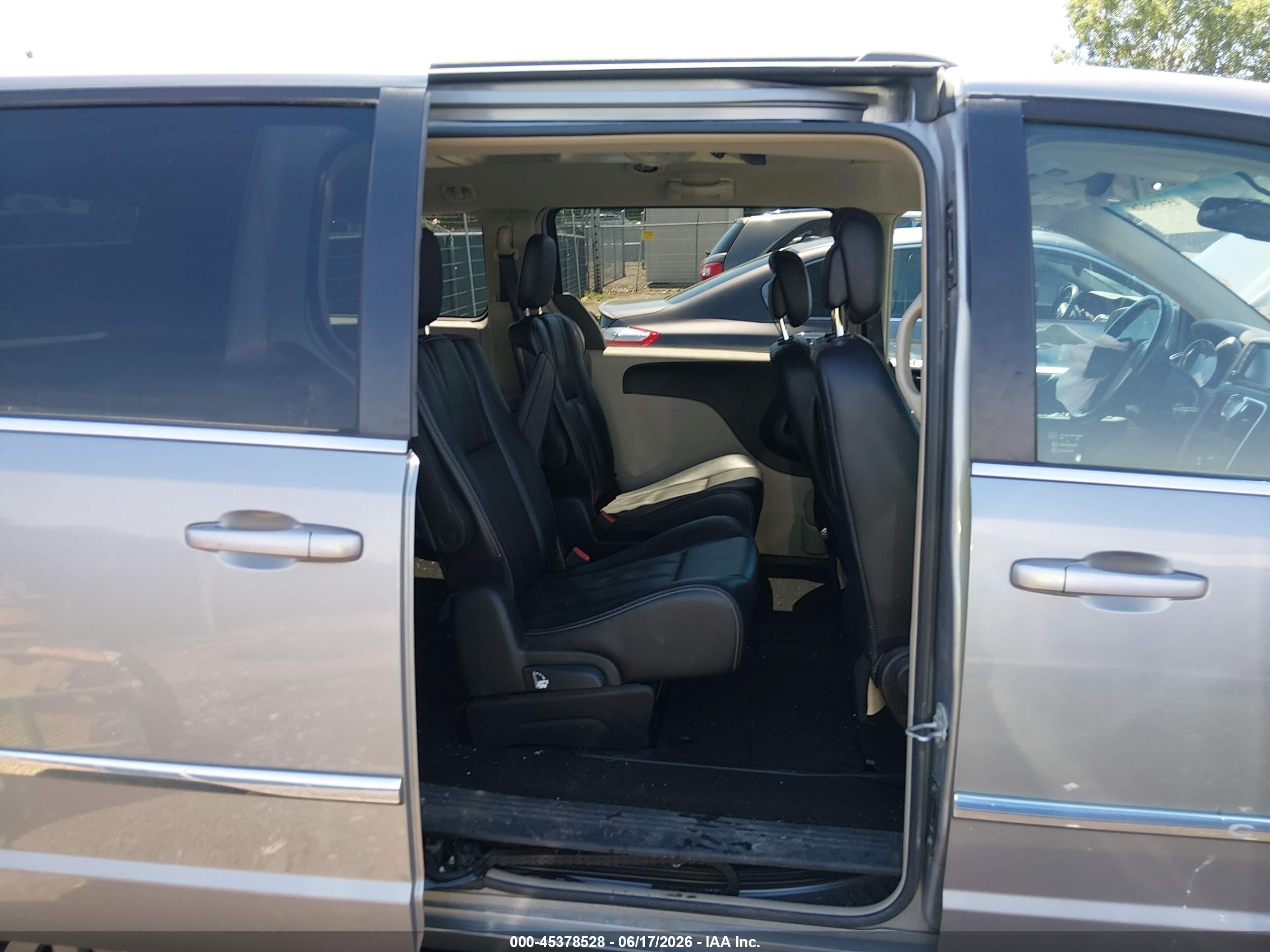 2014 Chrysler Town & Country Touring Gray vin: 2C4RC1BG4ER359220