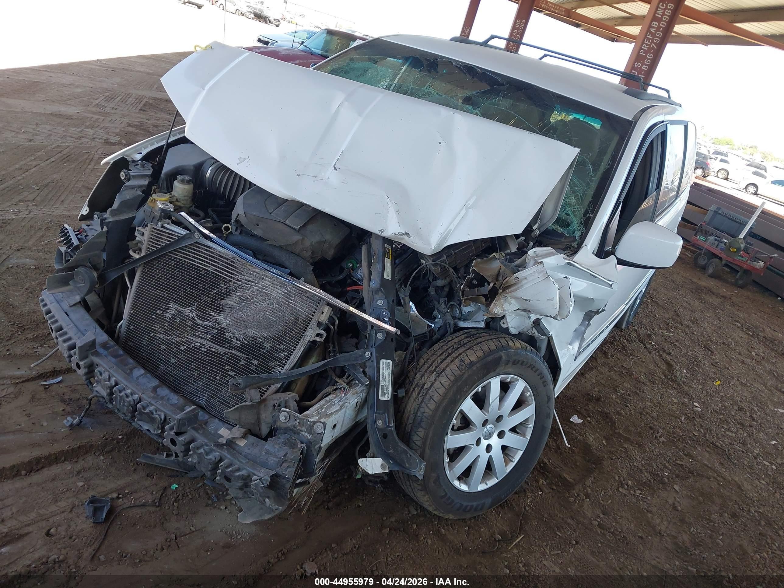 2014 Chrysler Town & Country Touring White vin: 2C4RC1BG4ER396106
