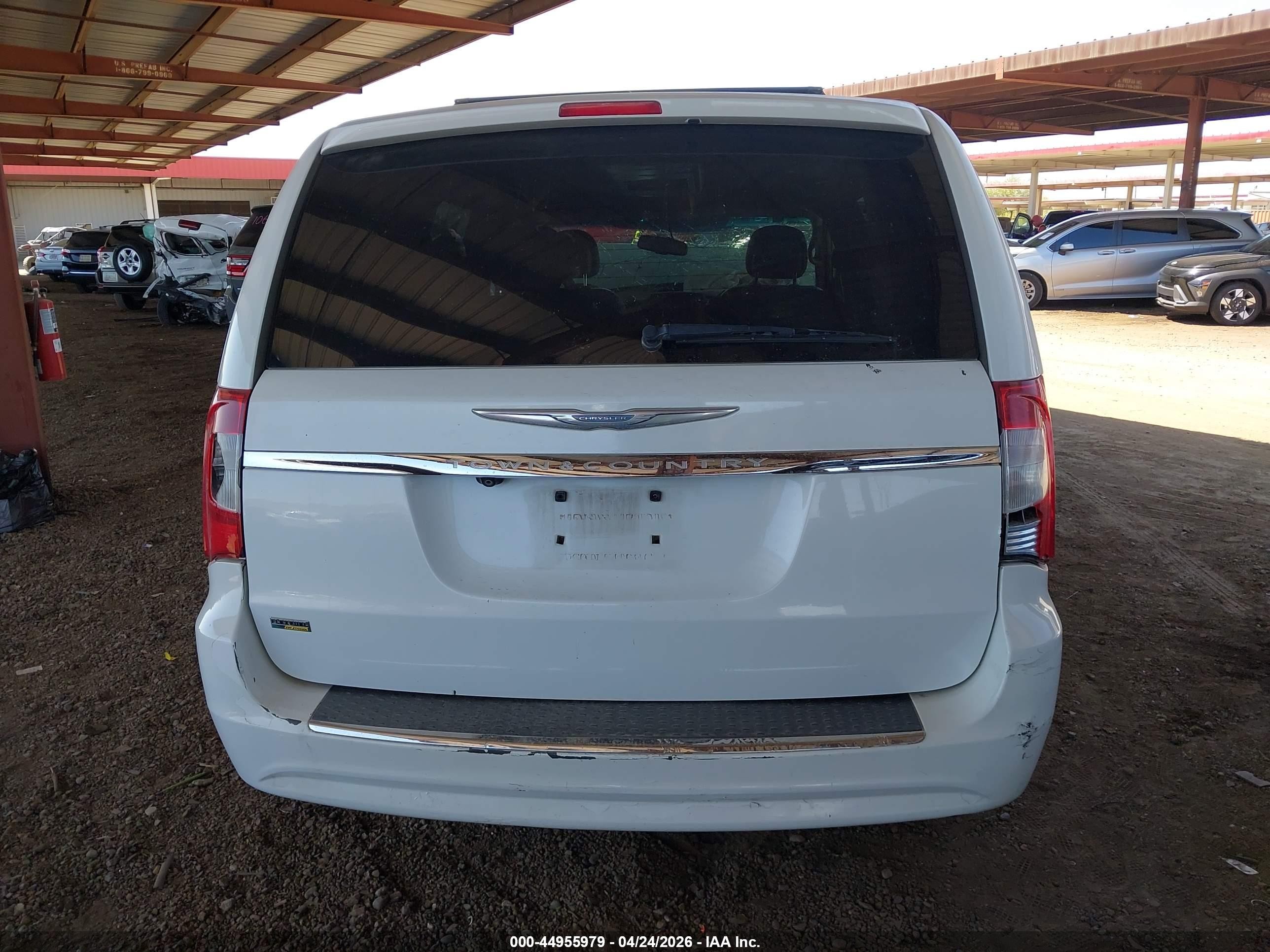 2014 Chrysler Town & Country Touring White vin: 2C4RC1BG4ER396106