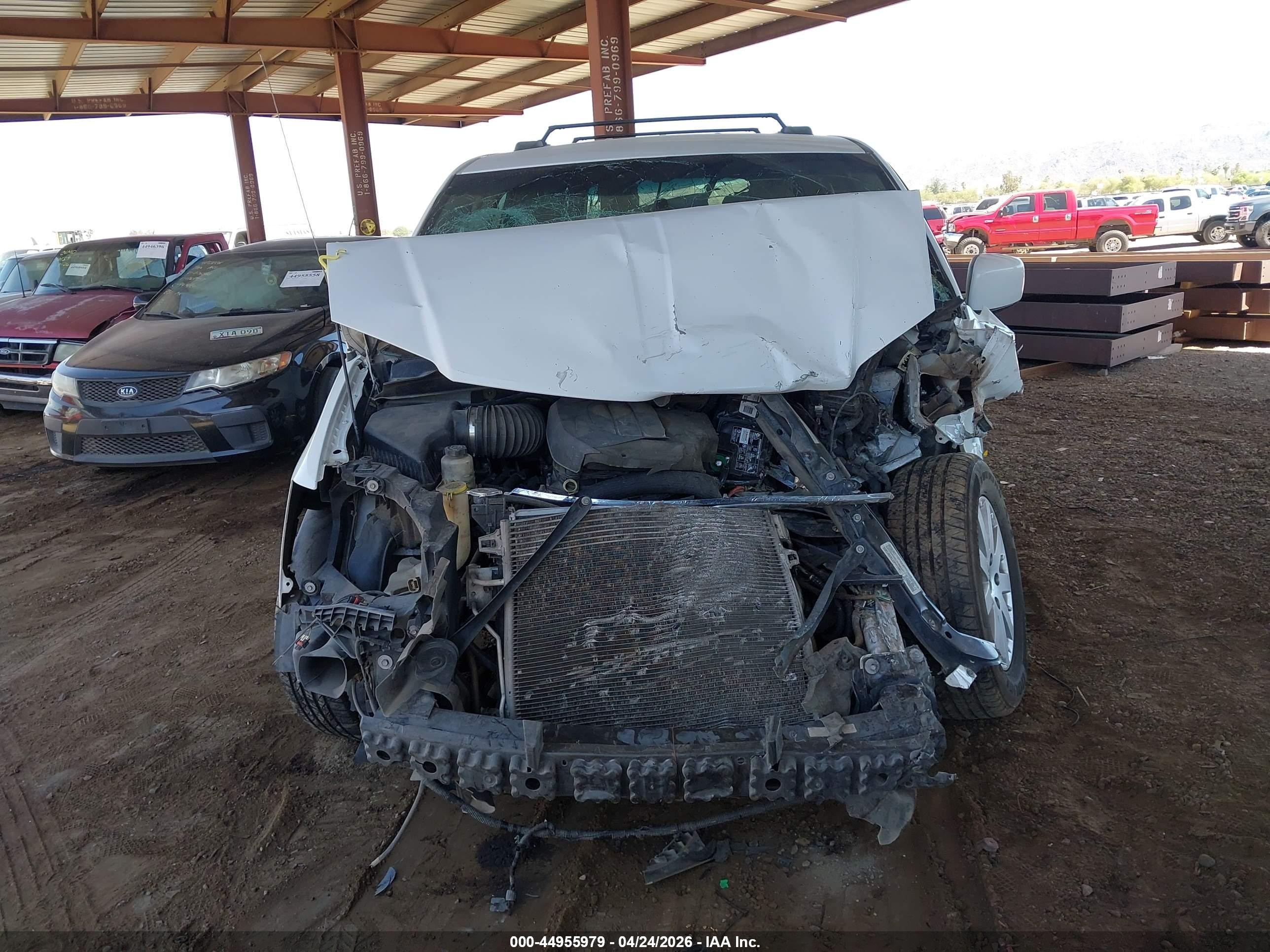2014 Chrysler Town & Country Touring White vin: 2C4RC1BG4ER396106