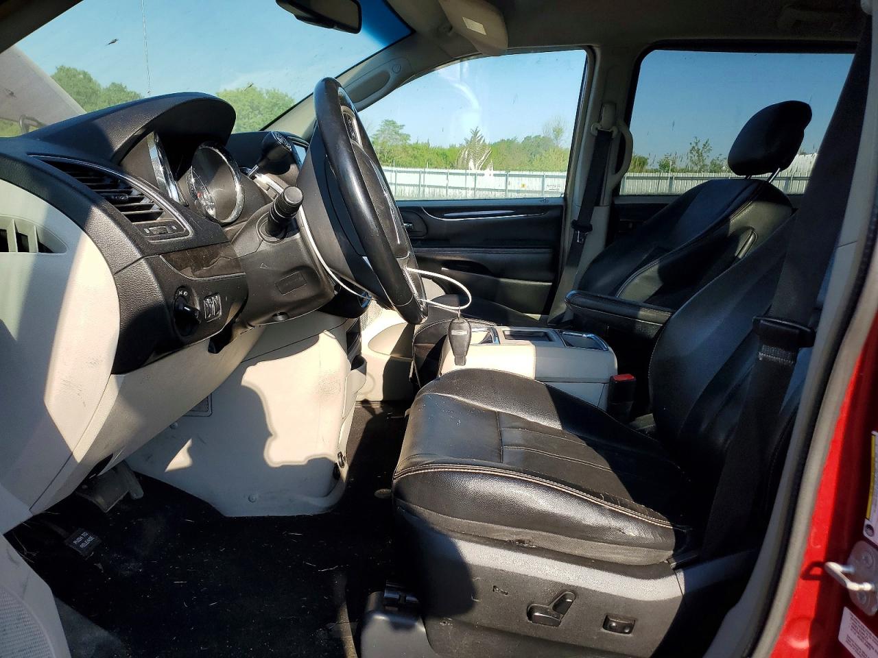 2014 Chrysler Town & Country Touring Red vin: 2C4RC1BG4ER396218