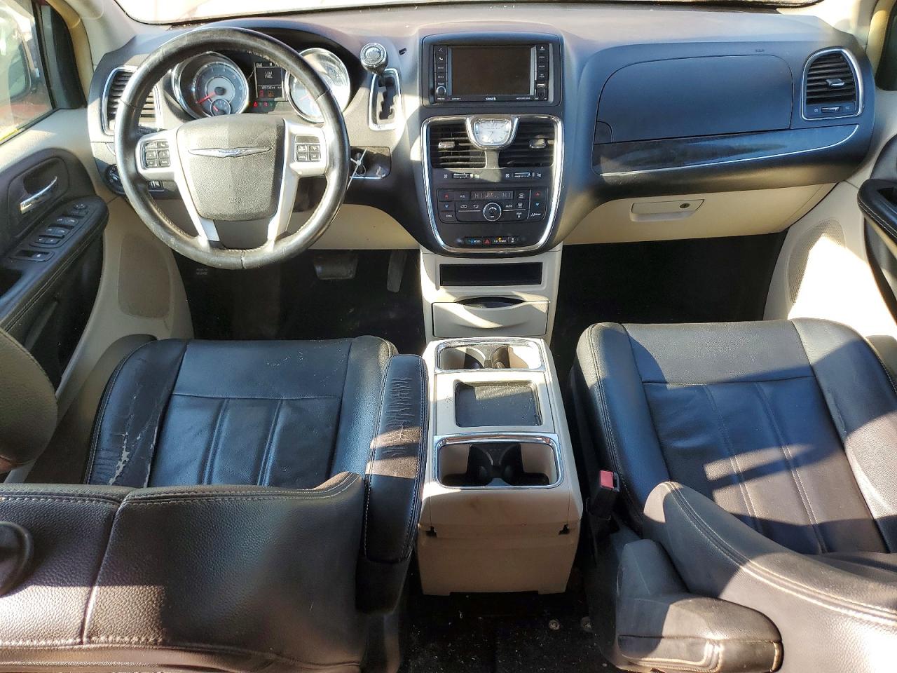2014 Chrysler Town & Country Touring Red vin: 2C4RC1BG4ER396218