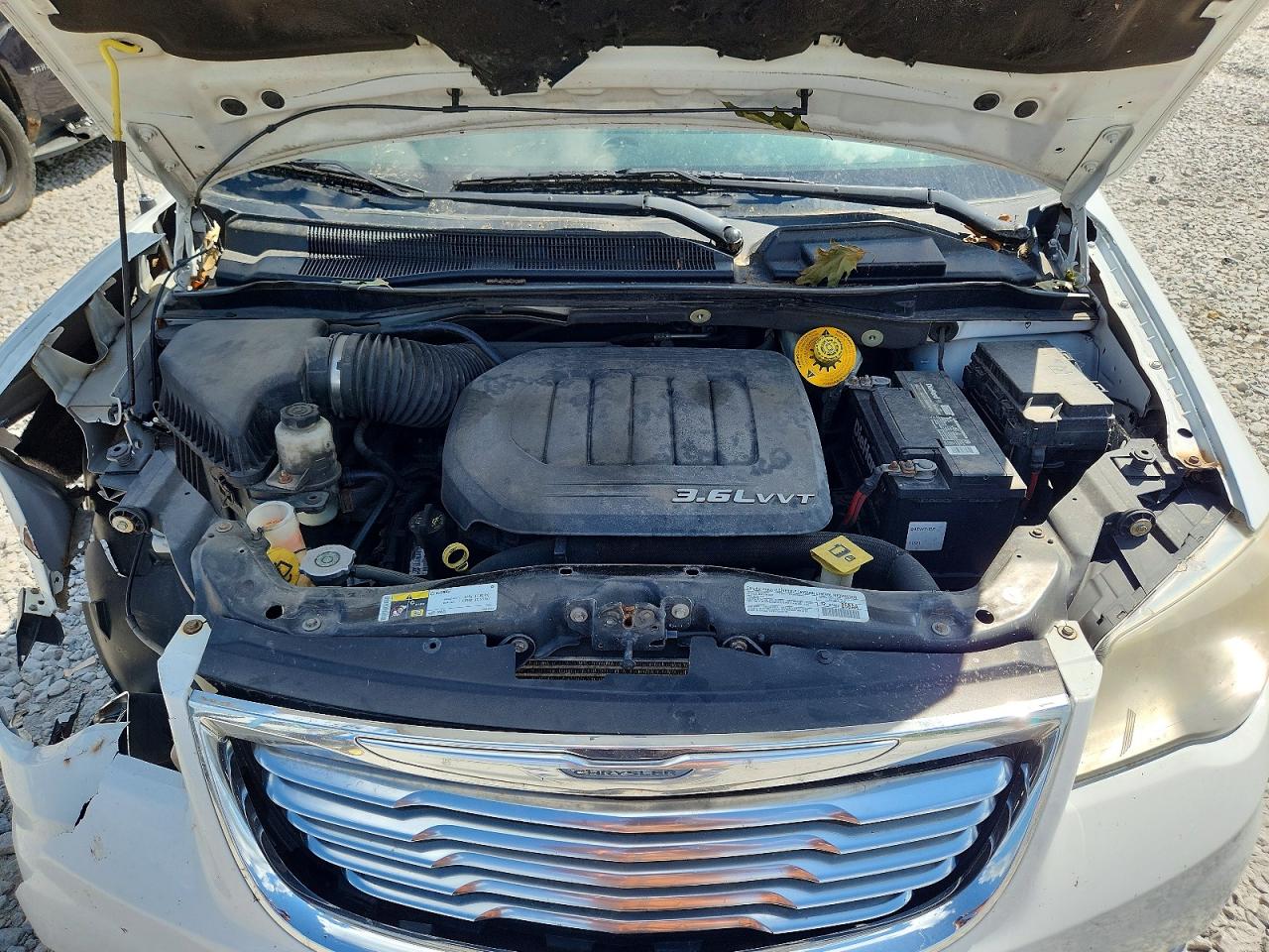2014 Chrysler Town & Country Touring White vin: 2C4RC1BG4ER402342