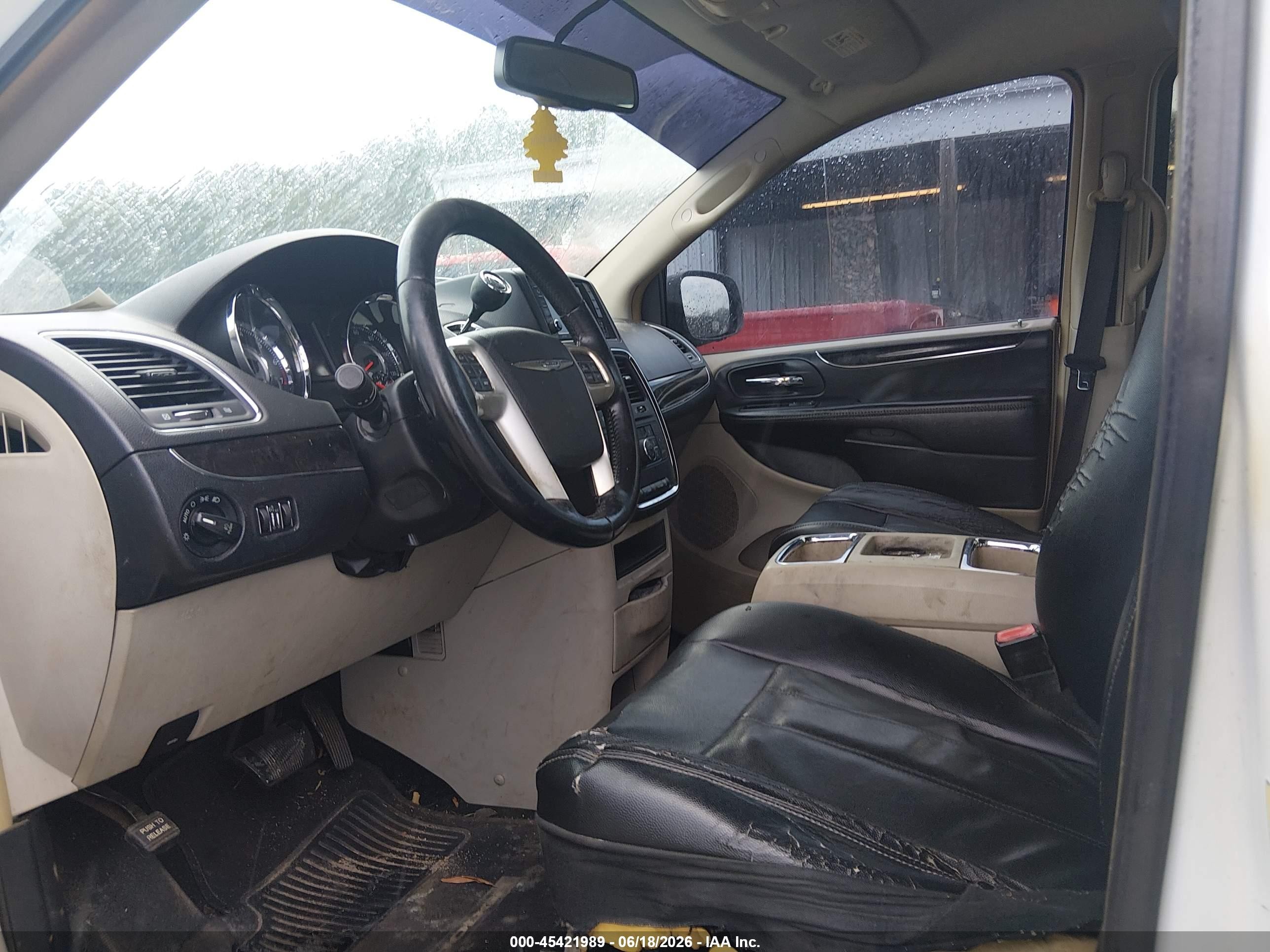 2014 Chrysler Town & Country Touring White vin: 2C4RC1BG4ER444218