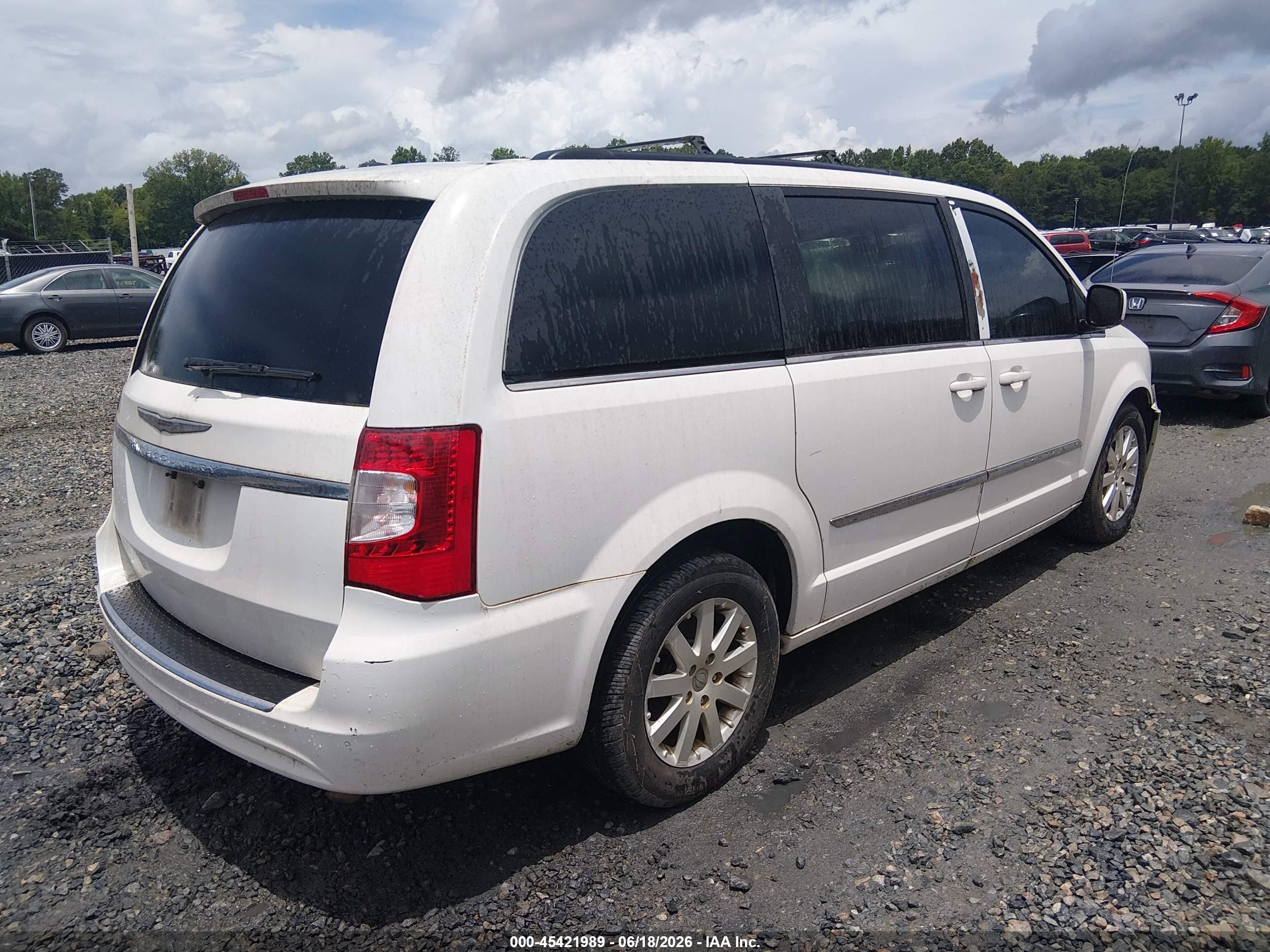 2014 Chrysler Town & Country Touring White vin: 2C4RC1BG4ER444218