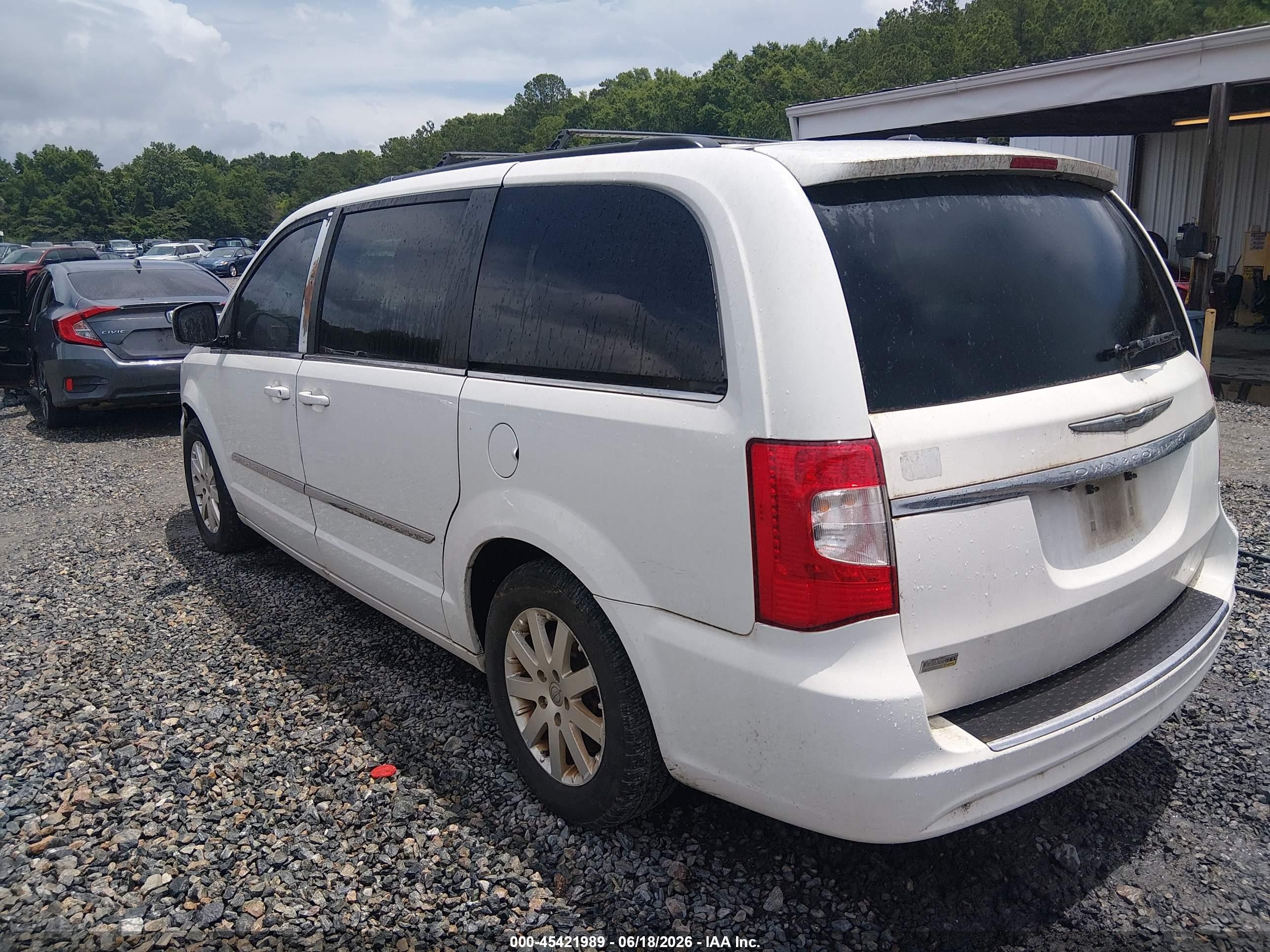 2014 Chrysler Town & Country Touring White vin: 2C4RC1BG4ER444218